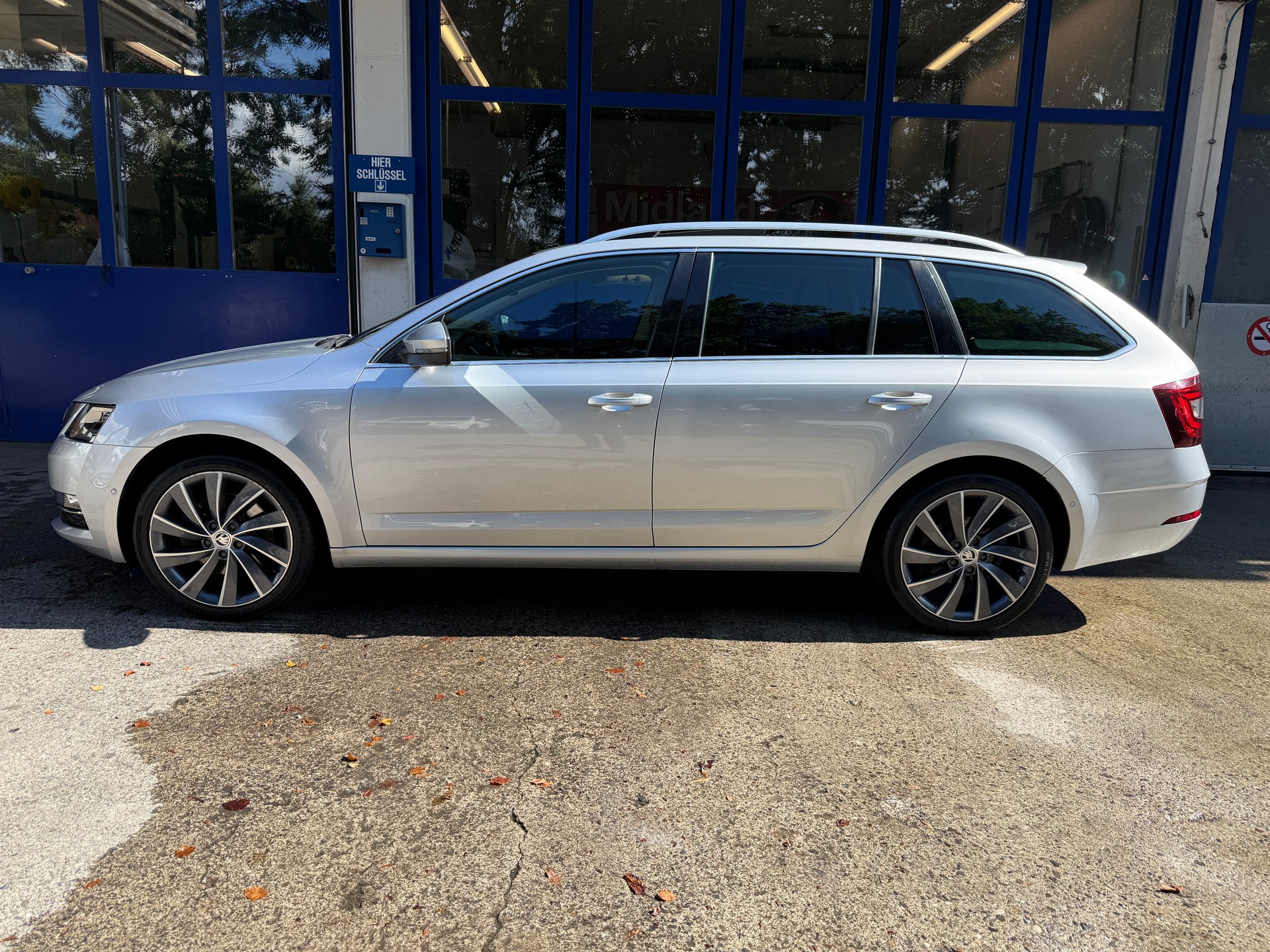 SKODA Octavia Combi 2.0 TDI L&K 4x4 DSG-showroom-element-1