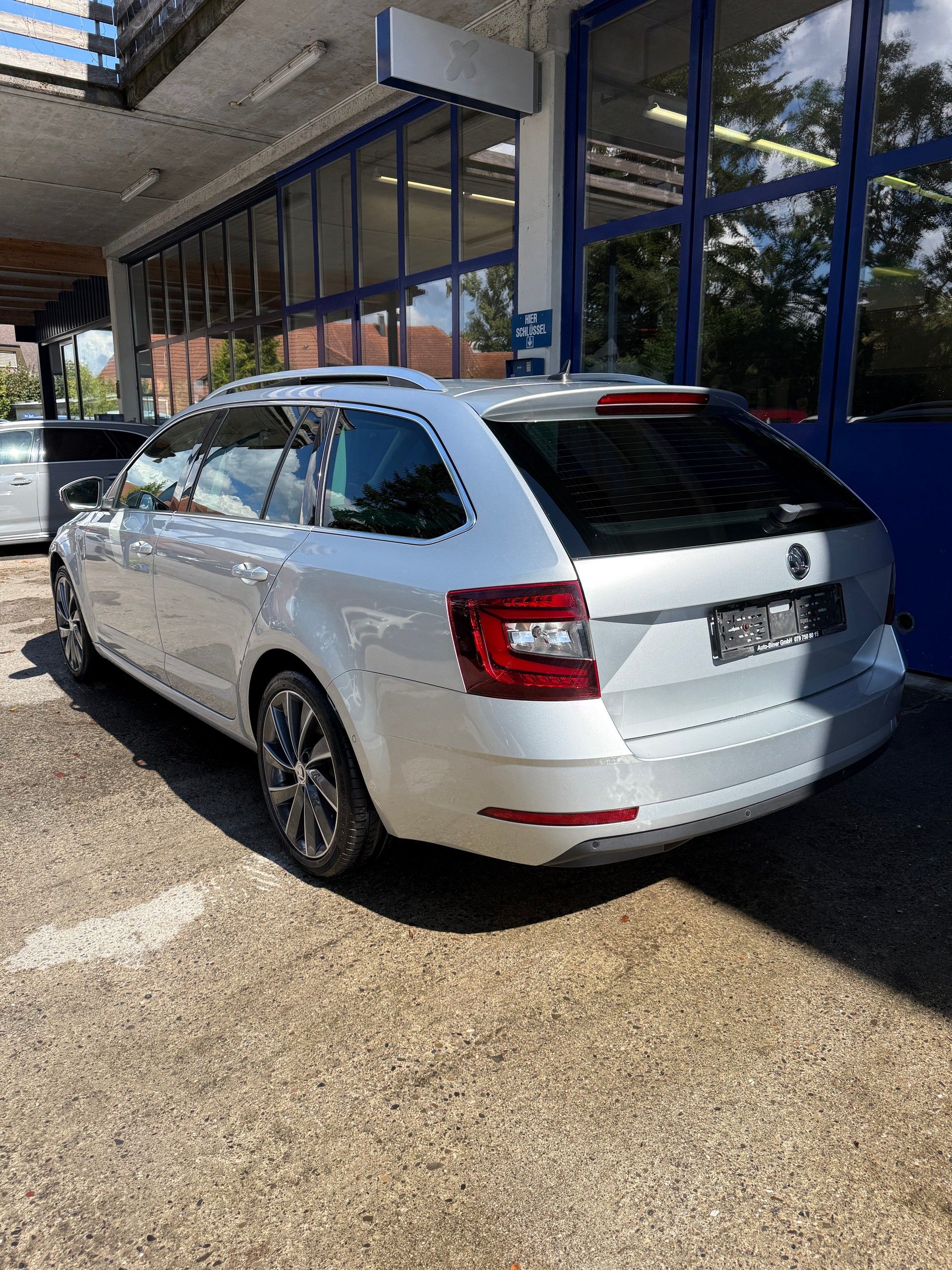 SKODA Octavia Combi 2.0 TDI L&K 4x4 DSG-showroom-element-2