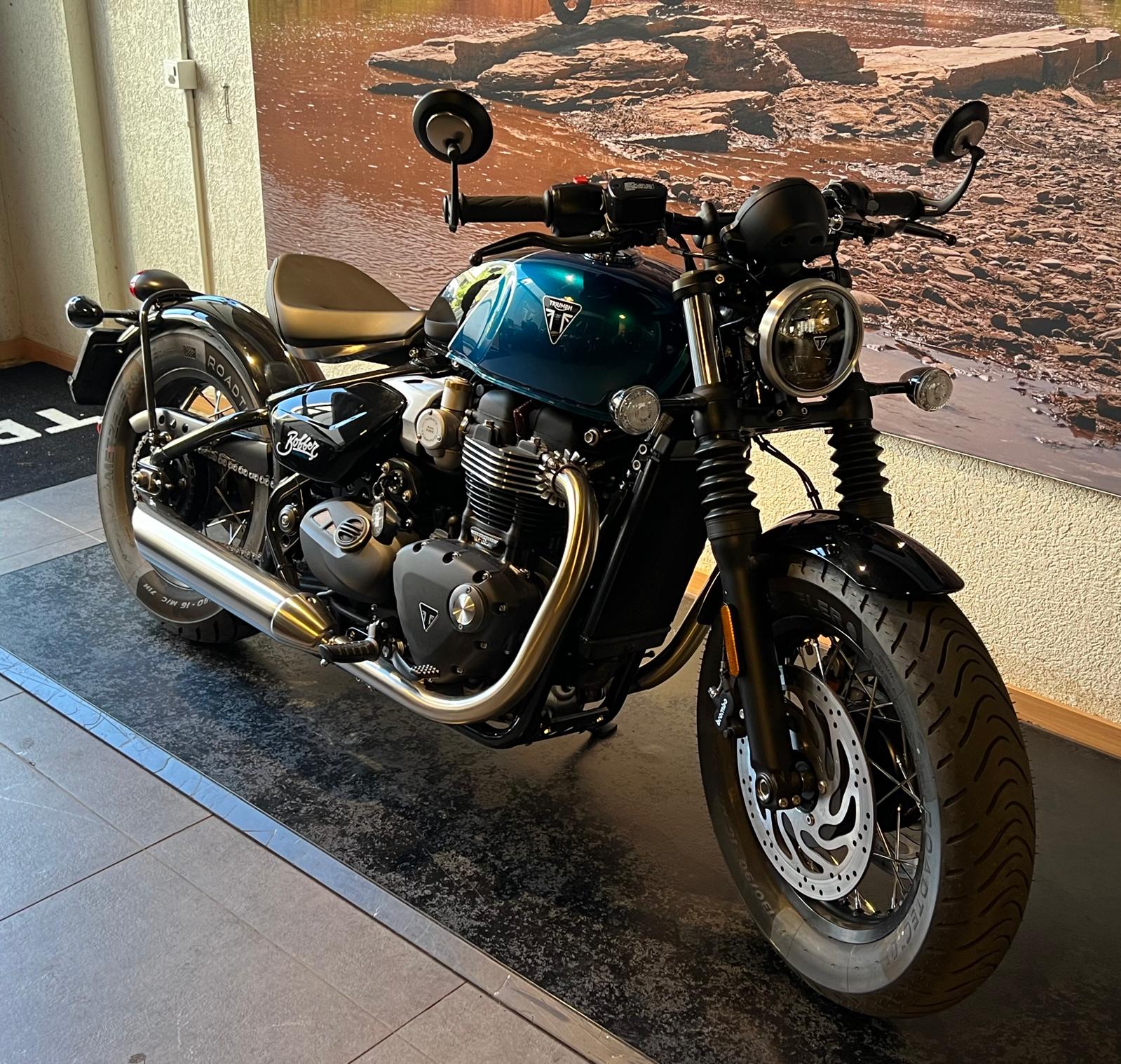 TRIUMPH Bonneville 1200 Bobber-image-1
