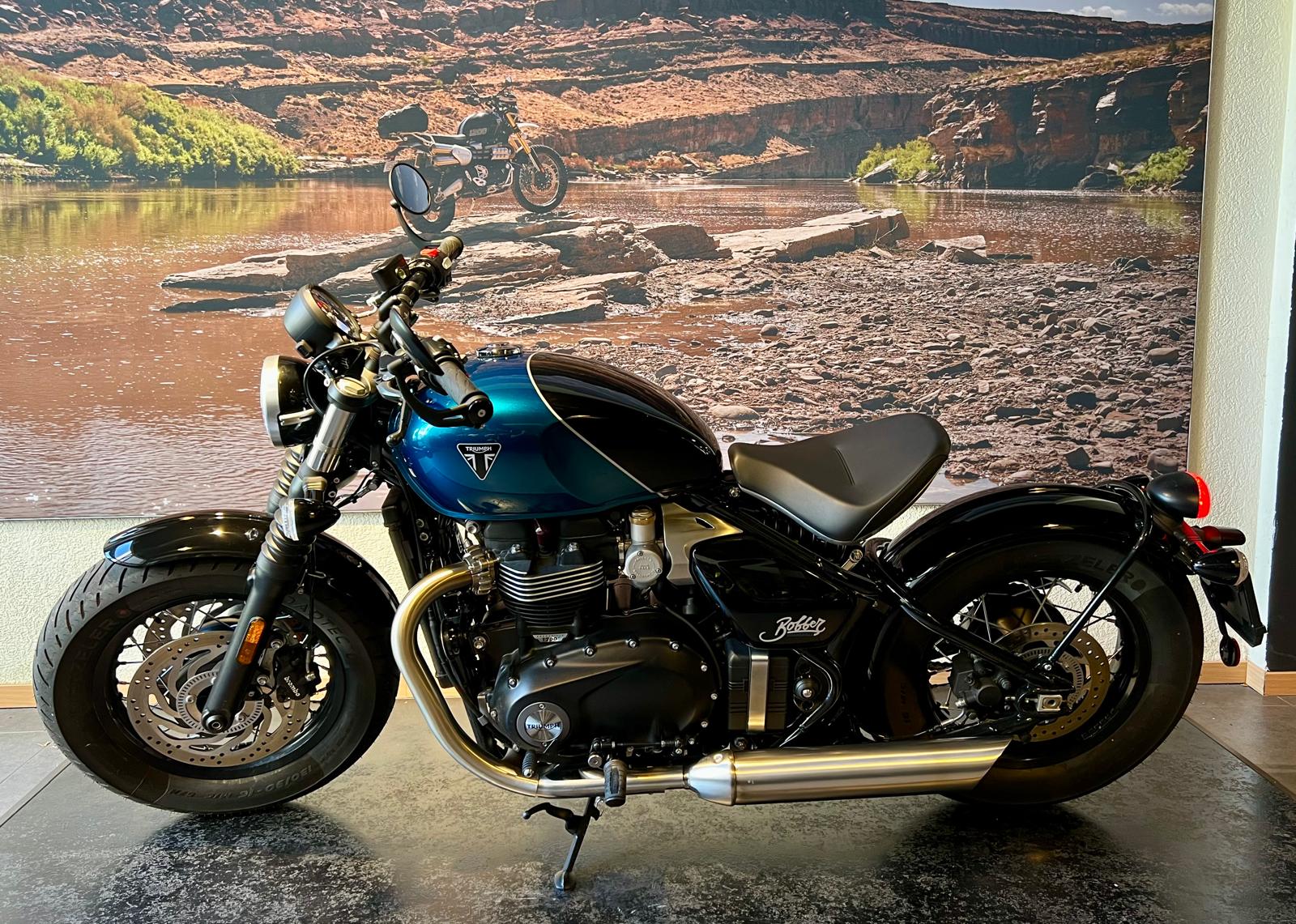 TRIUMPH Bonneville 1200 Bobber-image-3