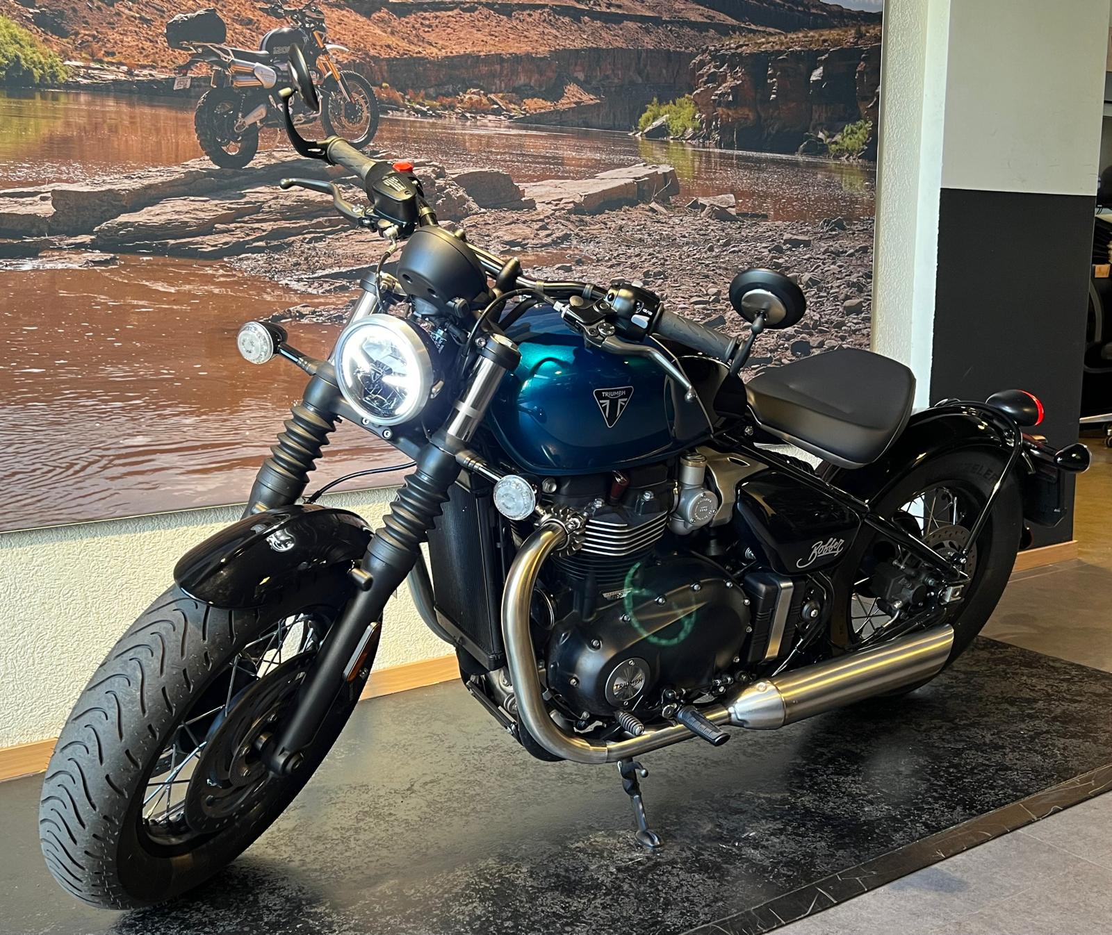 TRIUMPH Bonneville 1200 Bobber-image-2