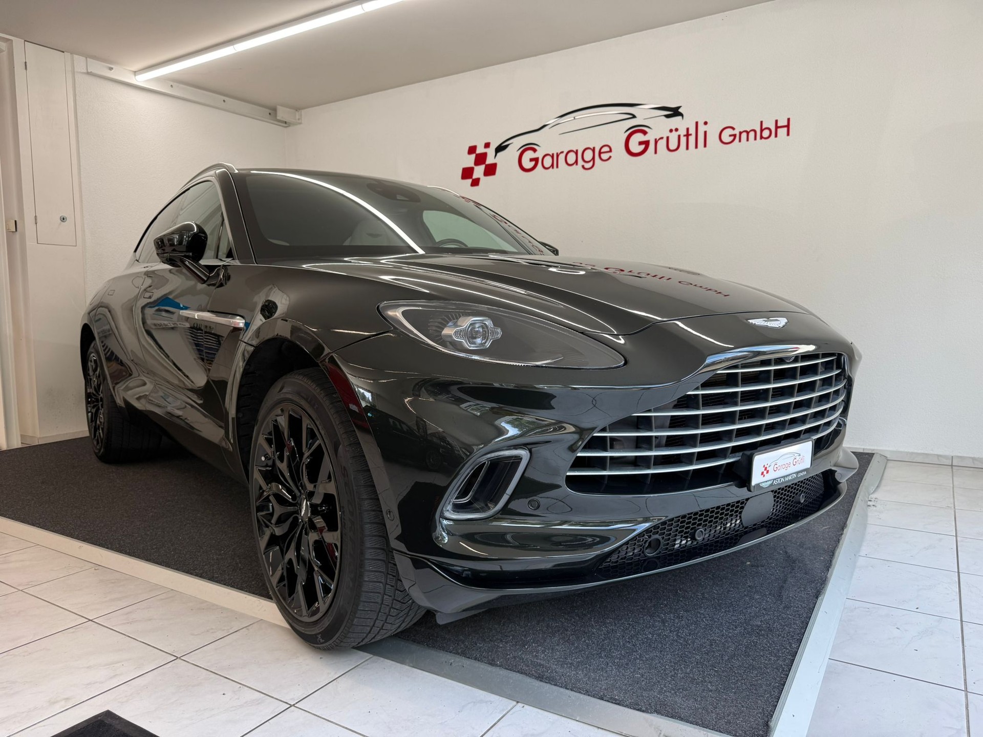 ASTON MARTIN DBX 4.0 V8