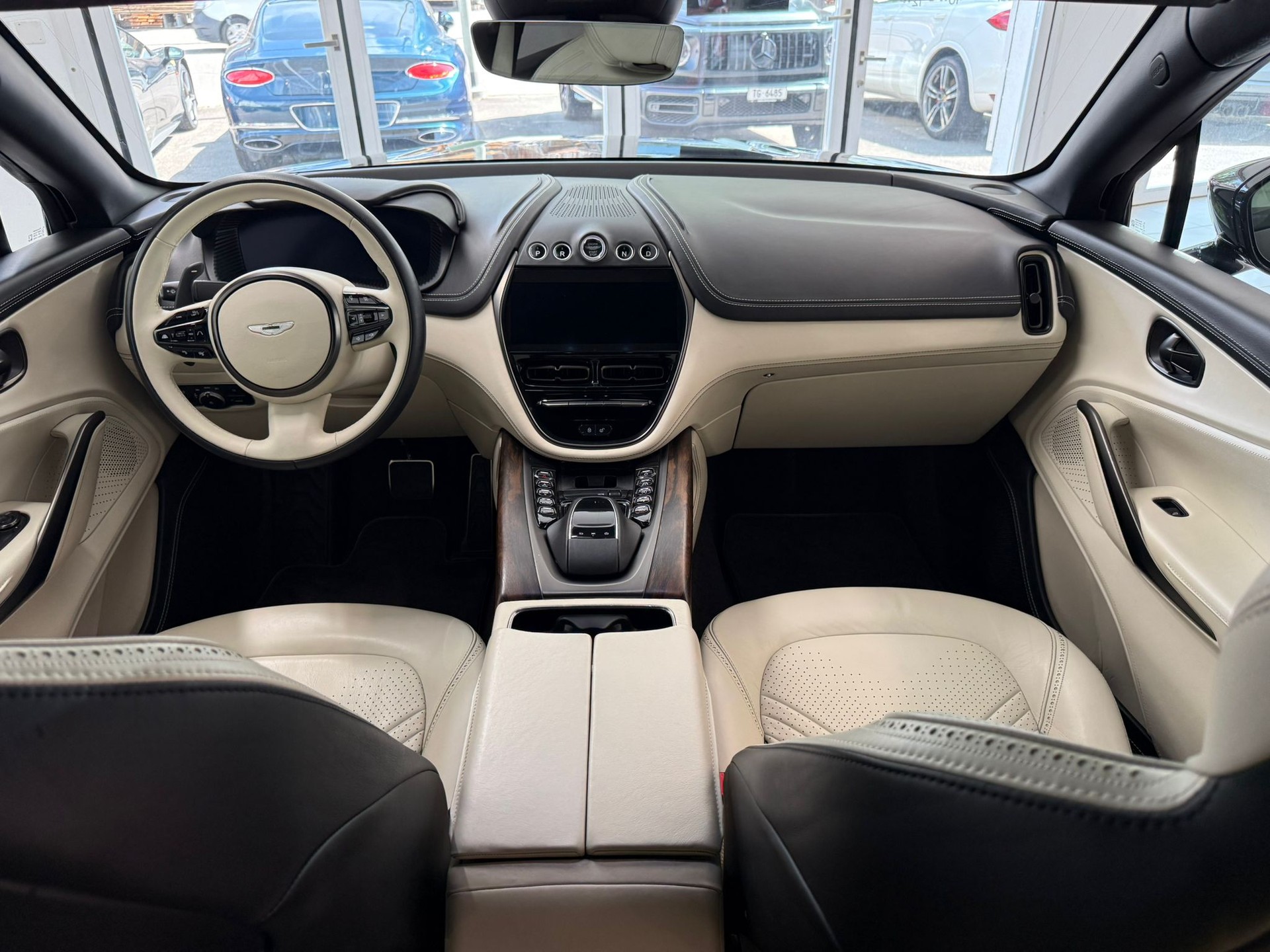 ASTON MARTIN DBX 4.0 V8-image-14