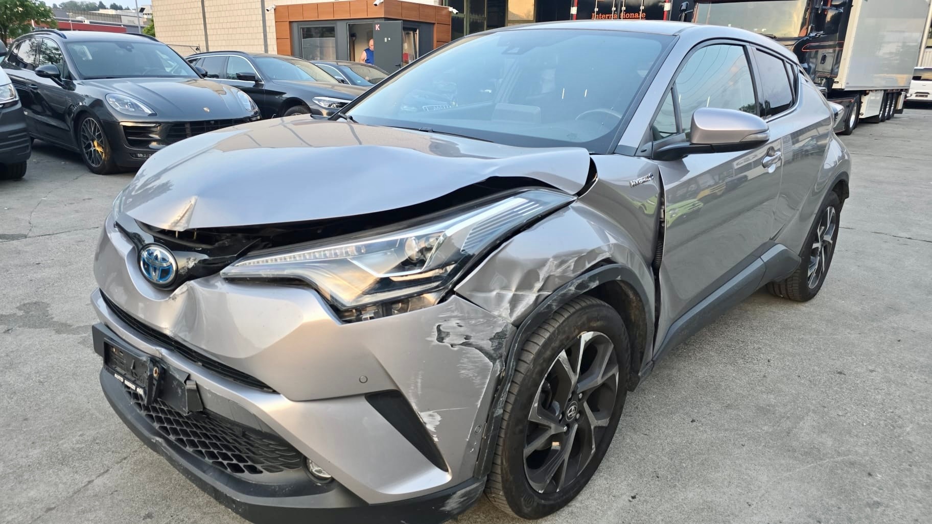 TOYOTA C-HR 1.8 HSD CVT Trend