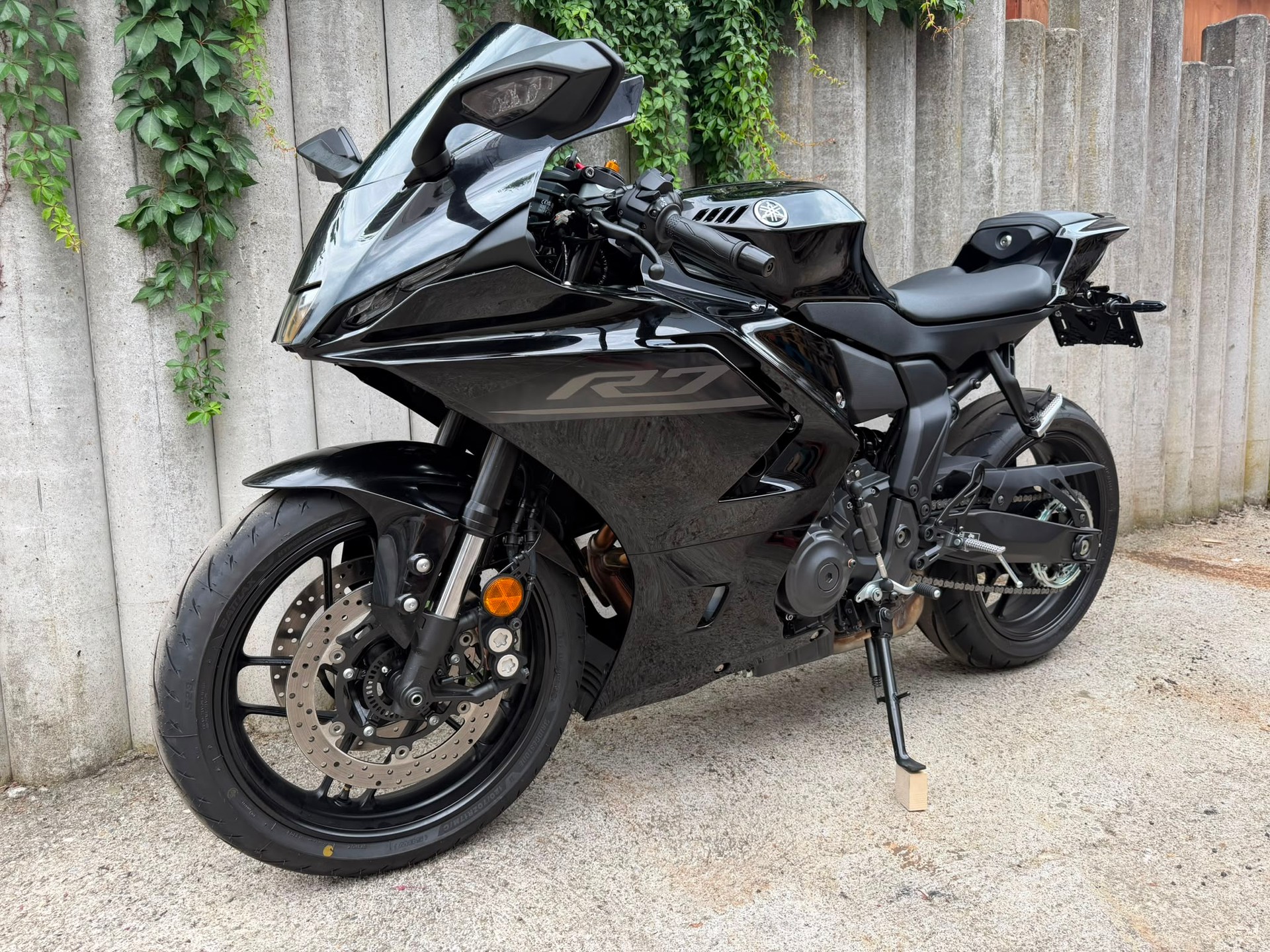 YAMAHA YZF-R7