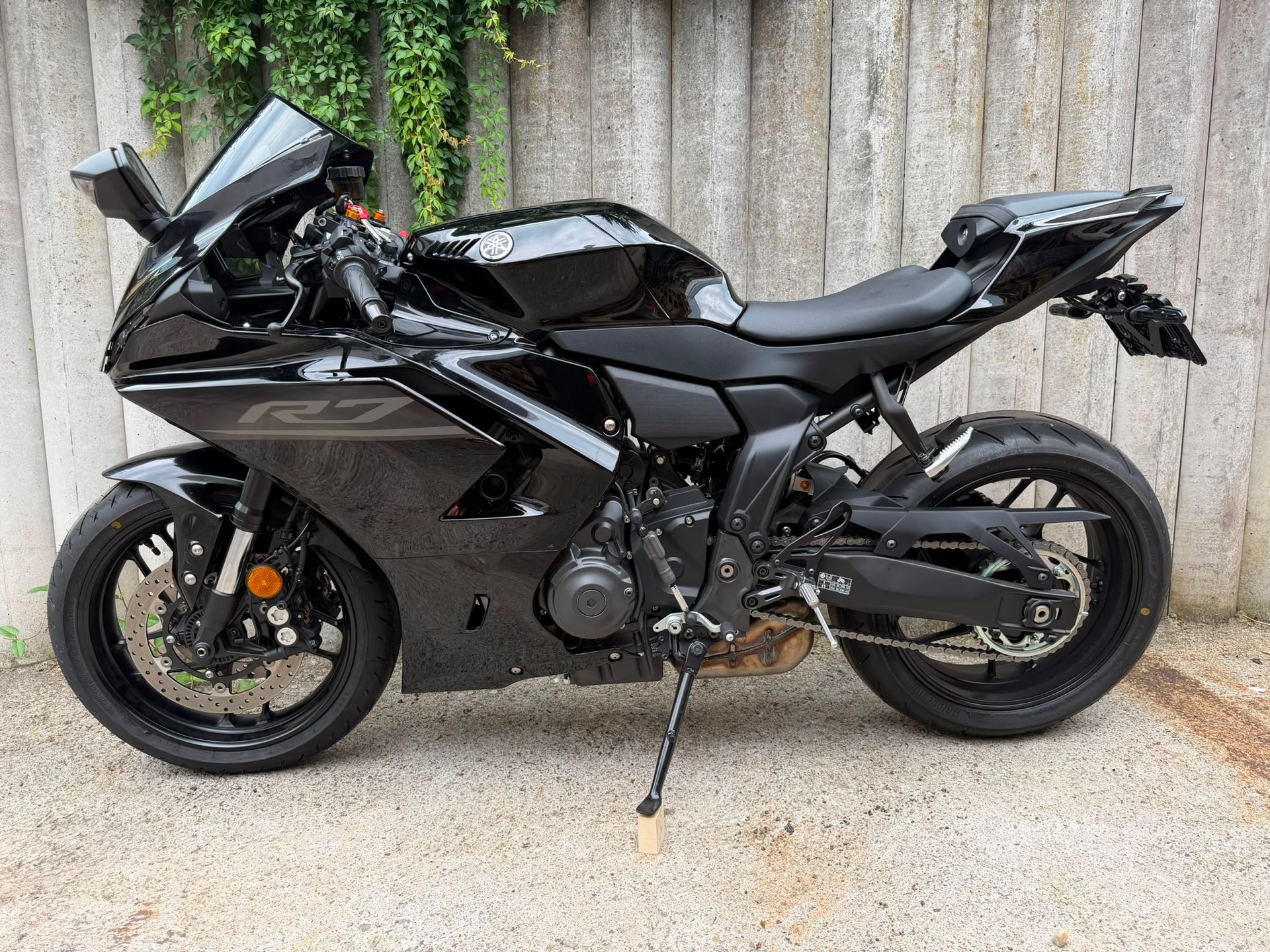 YAMAHA YZF-R7-image-1