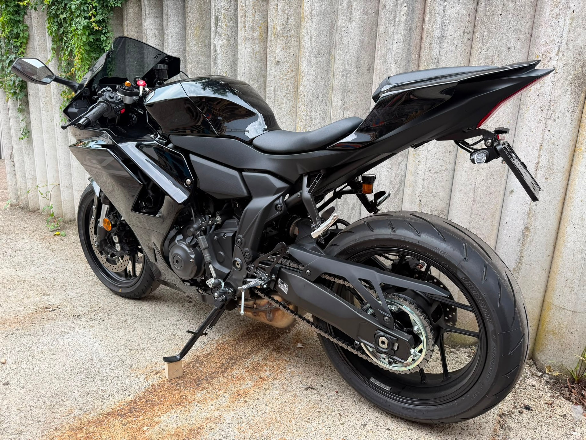 YAMAHA YZF-R7-image-2