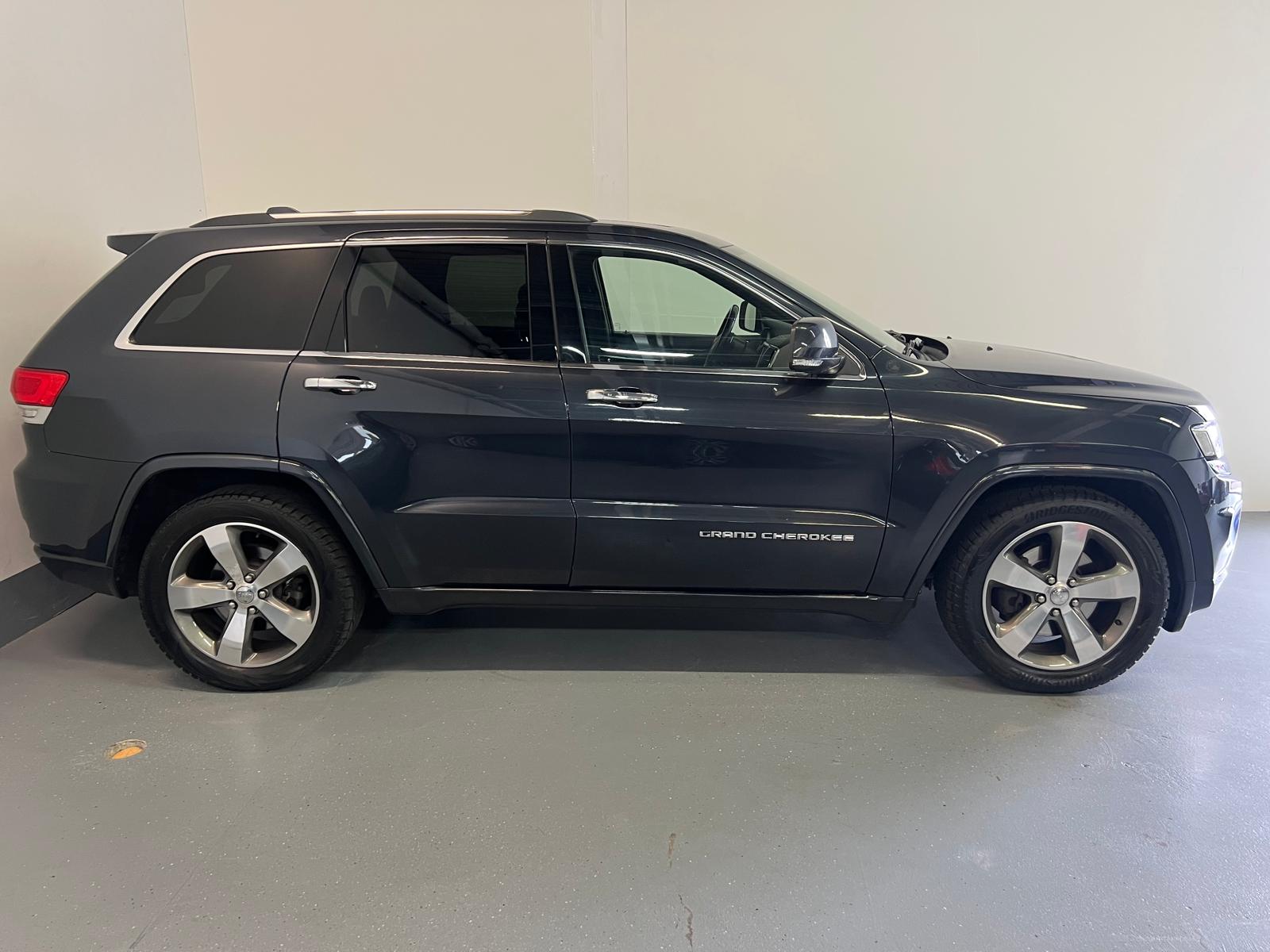 JEEP Grand Cherokee 3.0 CRD Overland Automatic-image-4