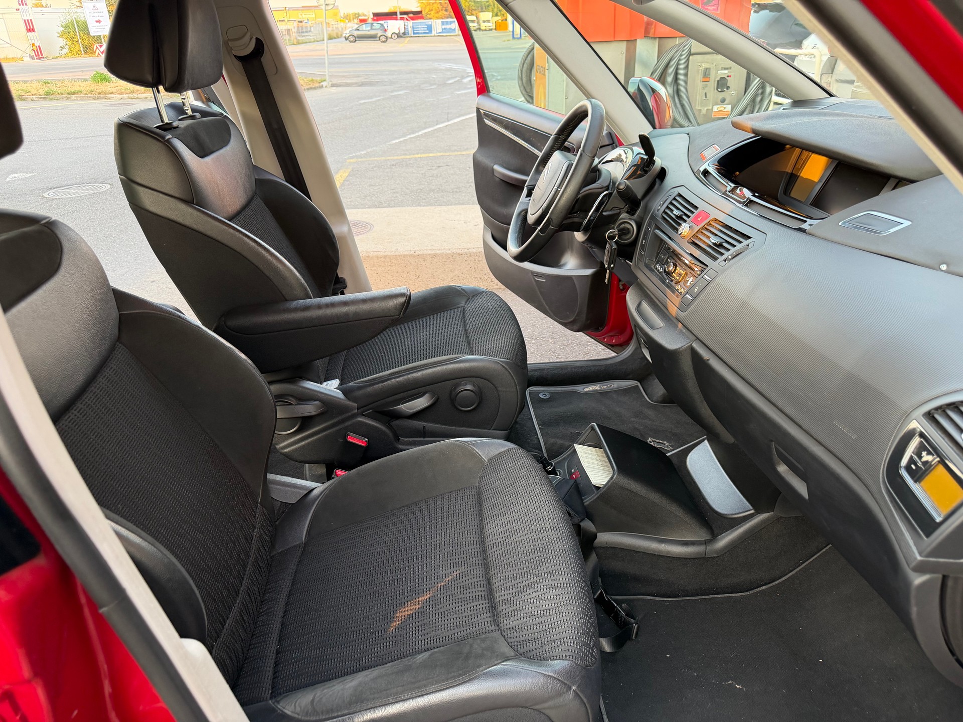 CITROEN C4 Picasso 1.6i 16V THP Séduction EGS6-image-9