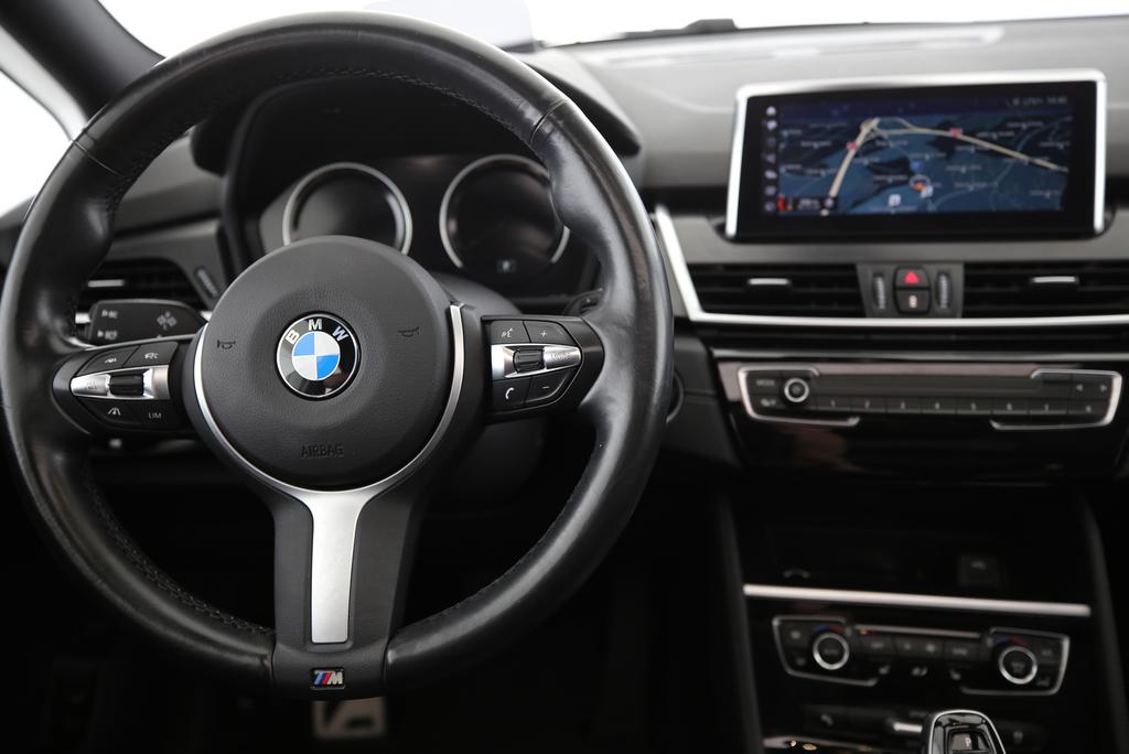 BMW 218i Gran Tourer-image-10