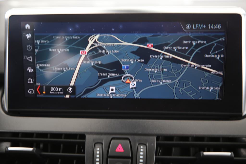 BMW 218i Gran Tourer-image-12