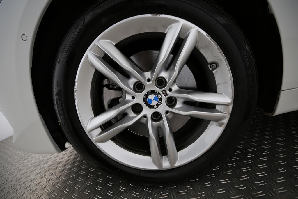 BMW 218i Gran Tourer-image-17