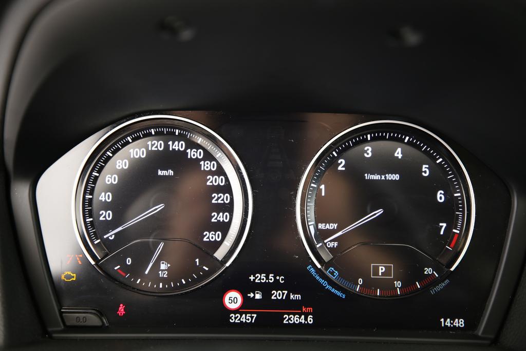 BMW 218i Gran Tourer-image-11