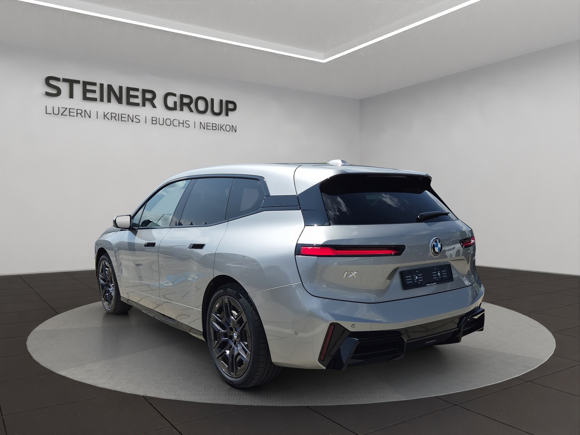 BMW iX xDrive60 M Sport-image-6