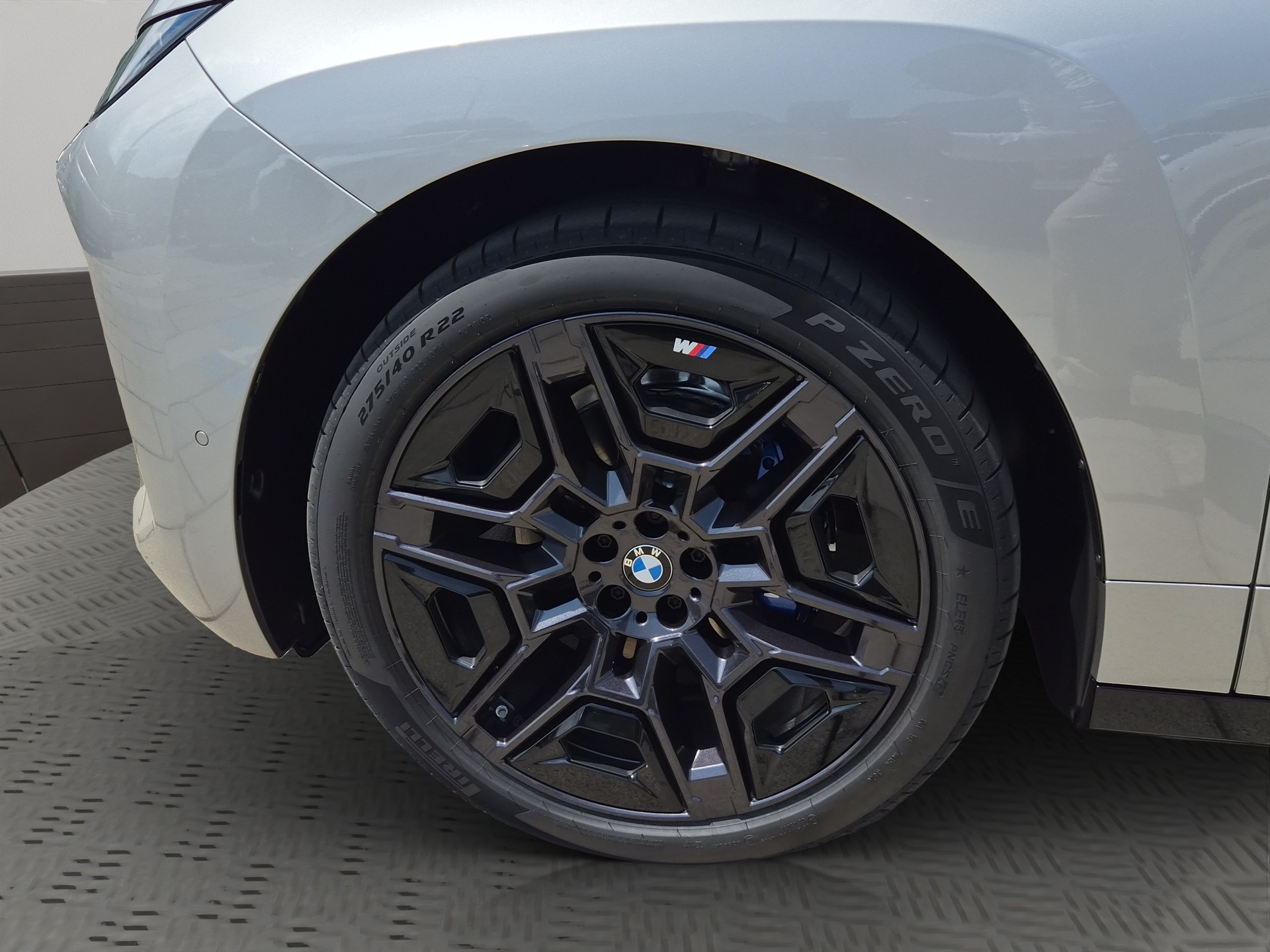 BMW iX xDrive60 M Sport-image-8