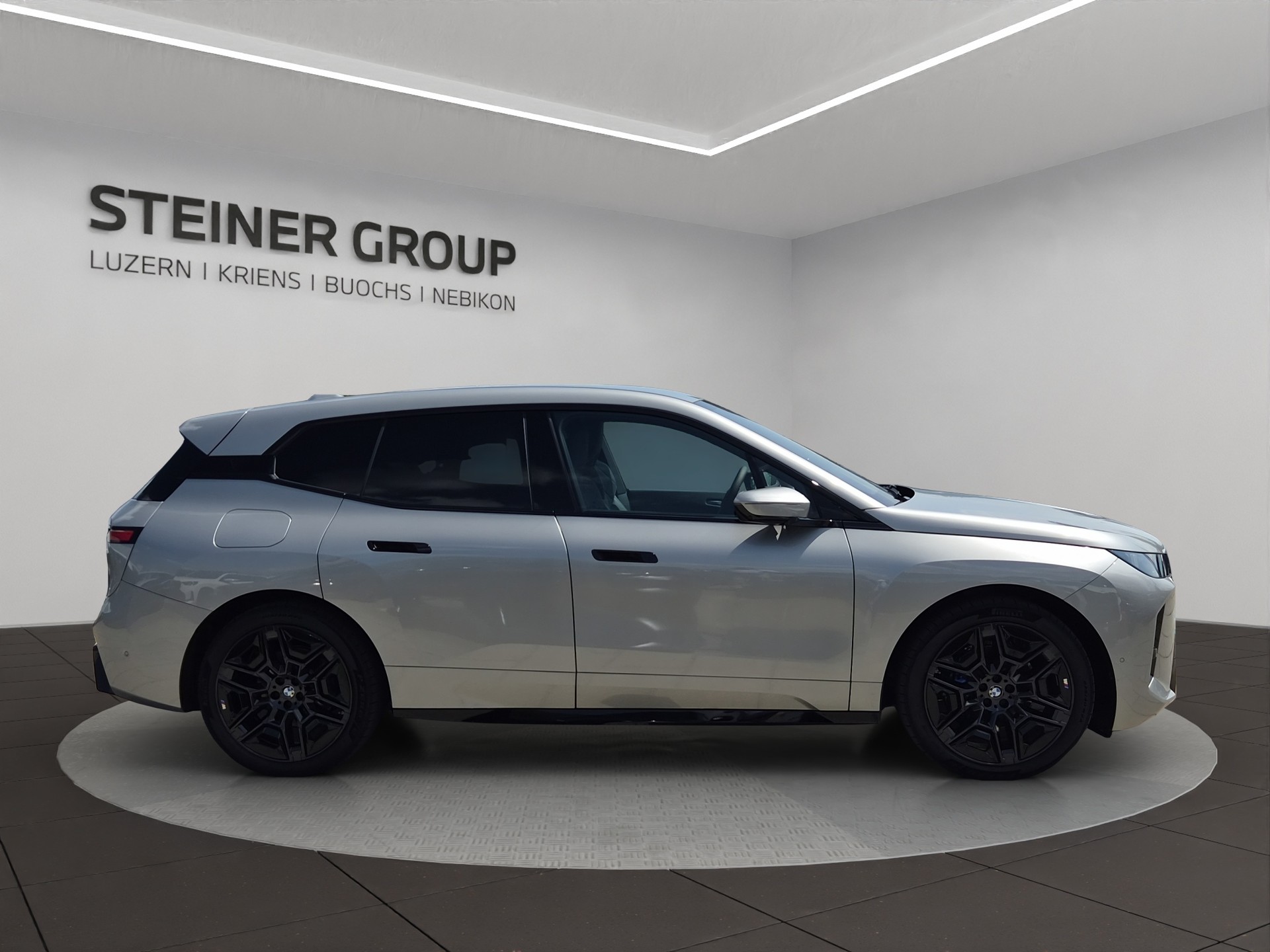 BMW iX xDrive60 M Sport-showroom-element-3