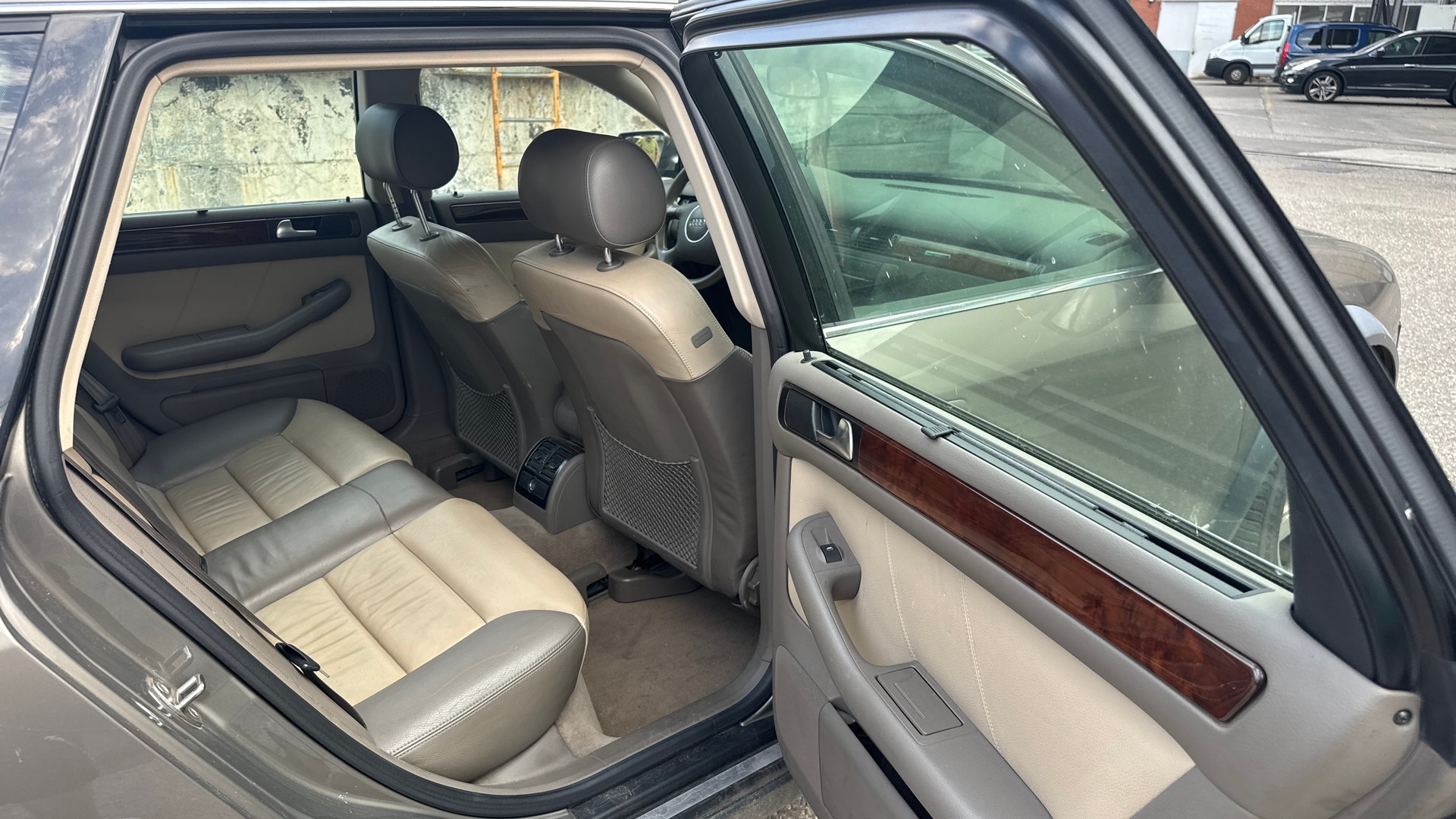 AUDI A6 allroad 2.5TDI quattro-image-11