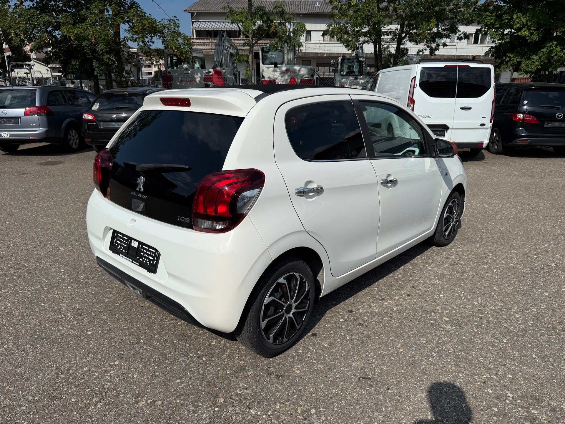 PEUGEOT 108 1.2 VTi Féline Top-showroom-element-3