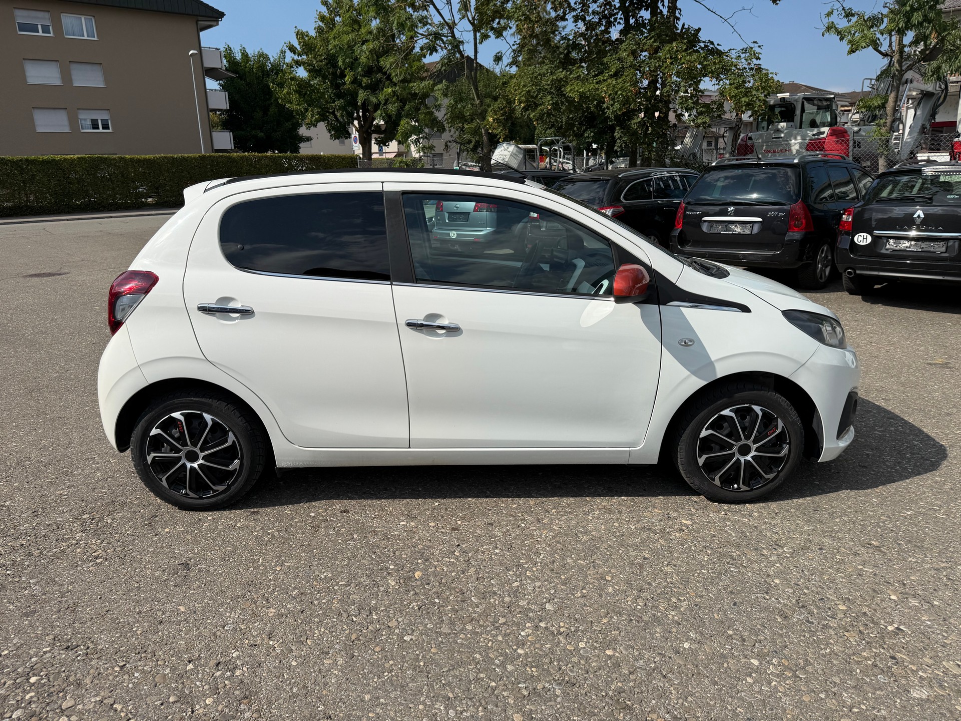 PEUGEOT 108 1.2 VTi Féline Top-showroom-element-2