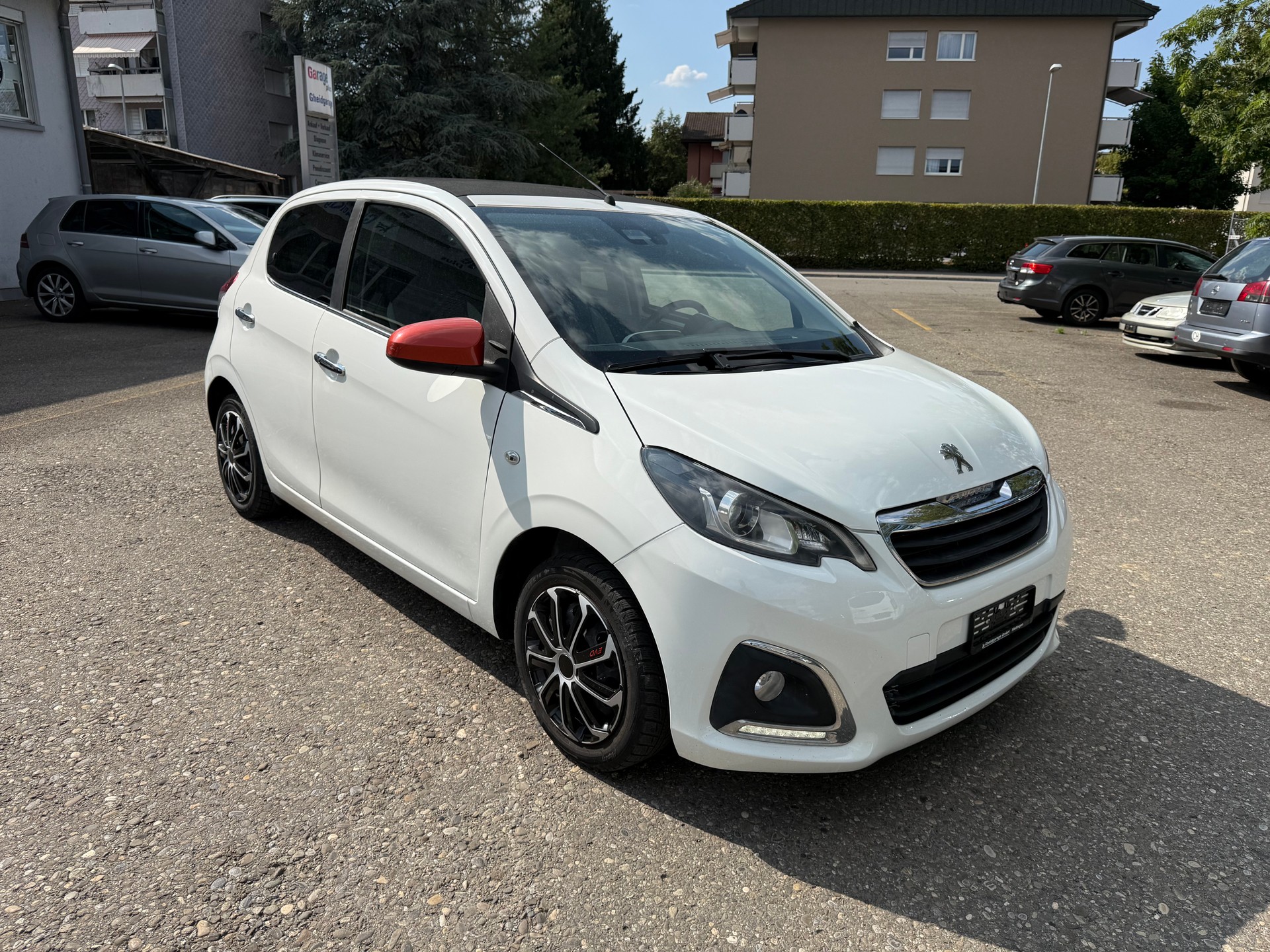 PEUGEOT 108 1.2 VTi Féline Top-showroom-element-1