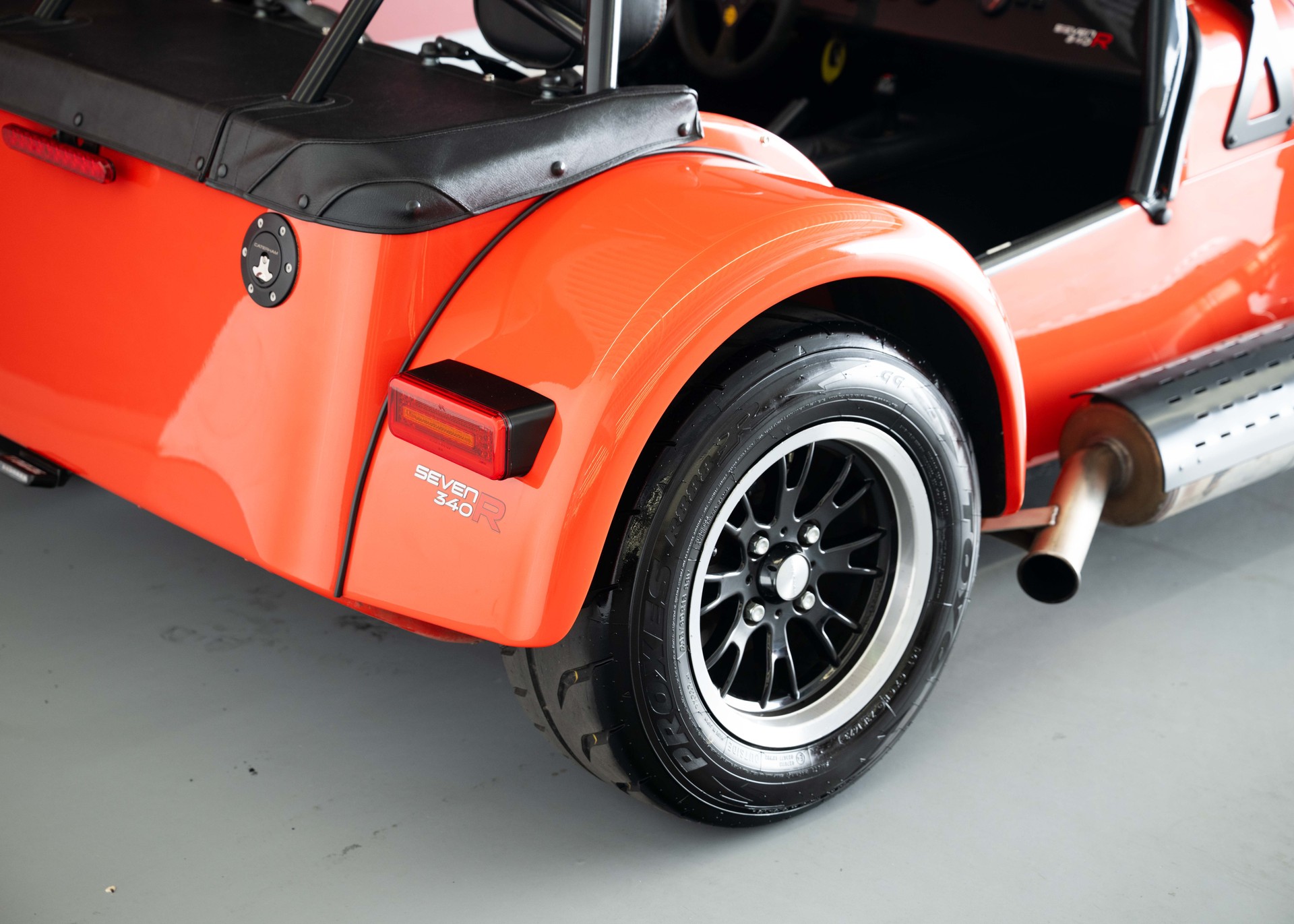 CATERHAM Seven 340R SV (MY26, Swiss new car, Arancio Argos paint, Signature seats, 24-month factory warranty, delivery March 27)-image-14