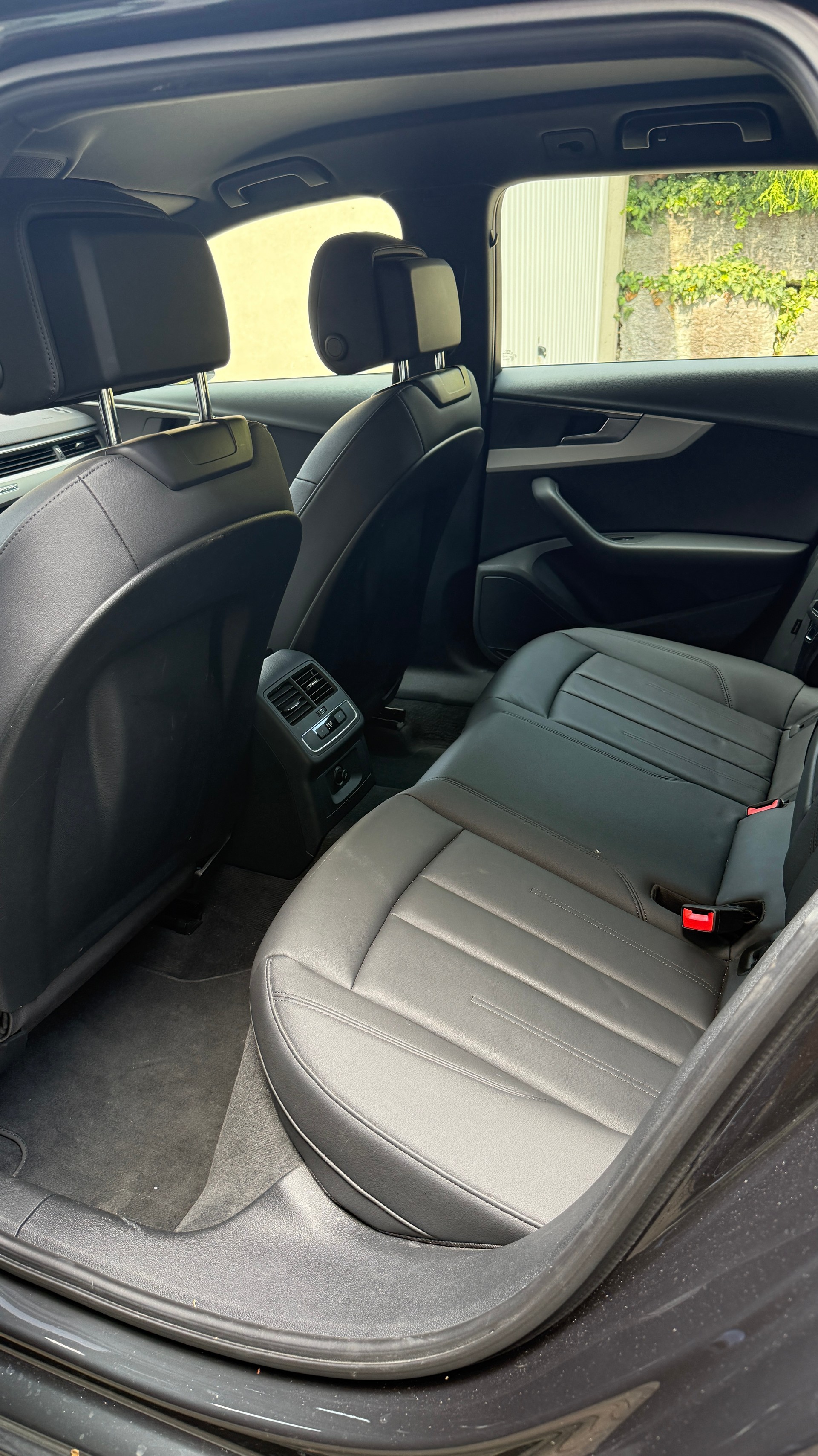 AUDI 2.0 40 TDI Advanced Attraction quattro S-Tronic-image-9