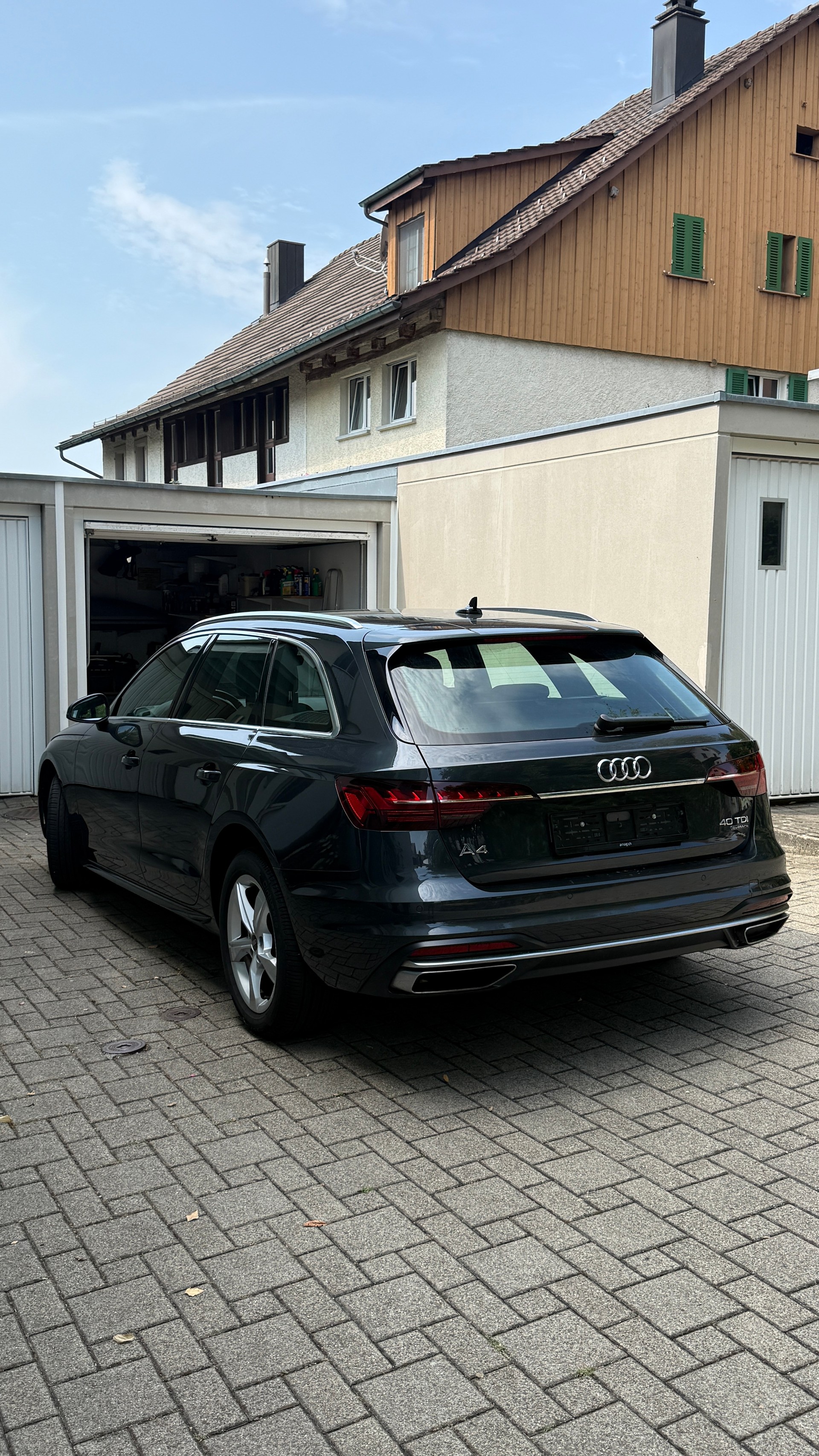 AUDI 2.0 40 TDI Advanced Attraction quattro S-Tronic-image-3