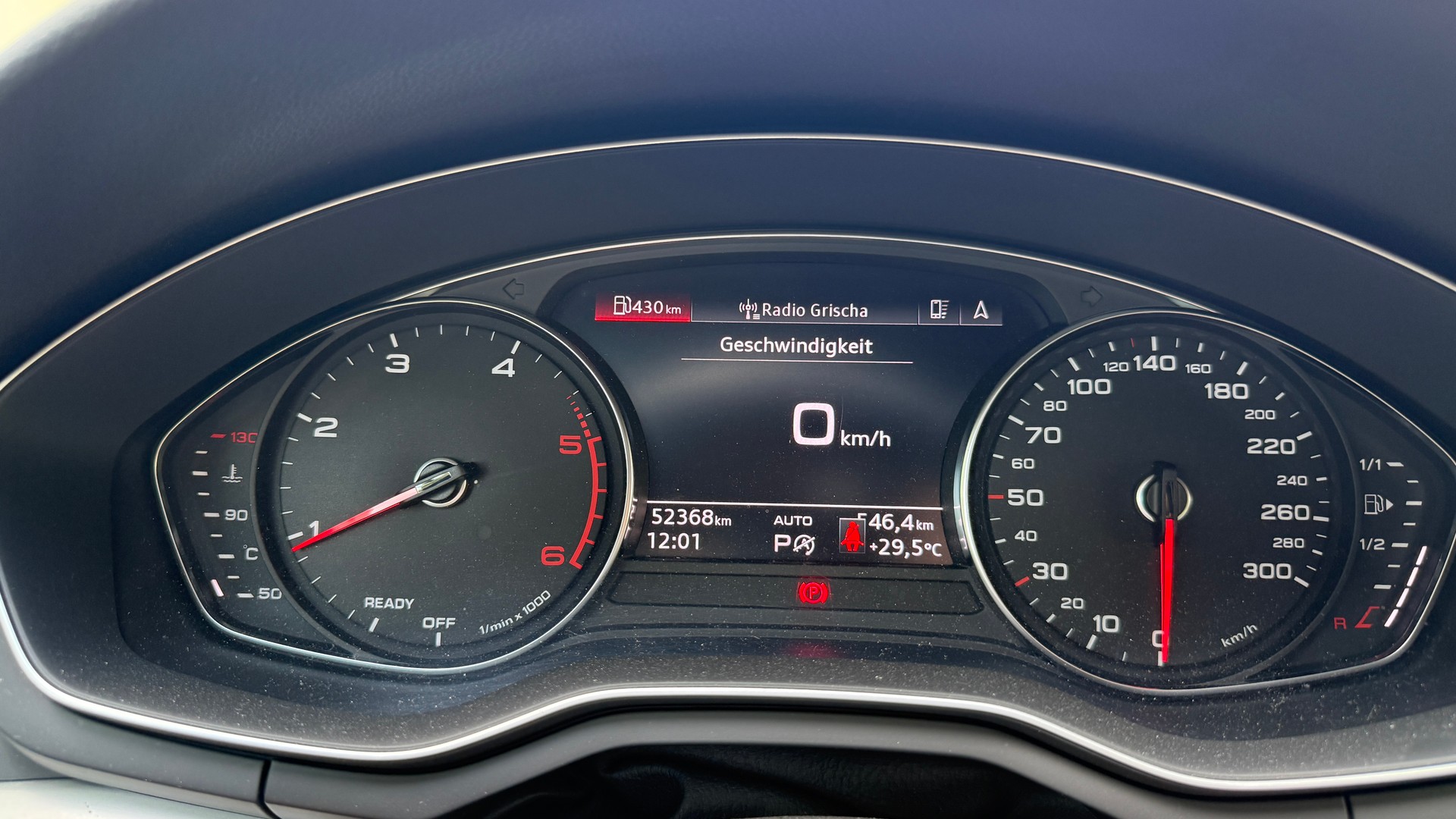 AUDI 2.0 40 TDI Advanced Attraction quattro S-Tronic-image-5