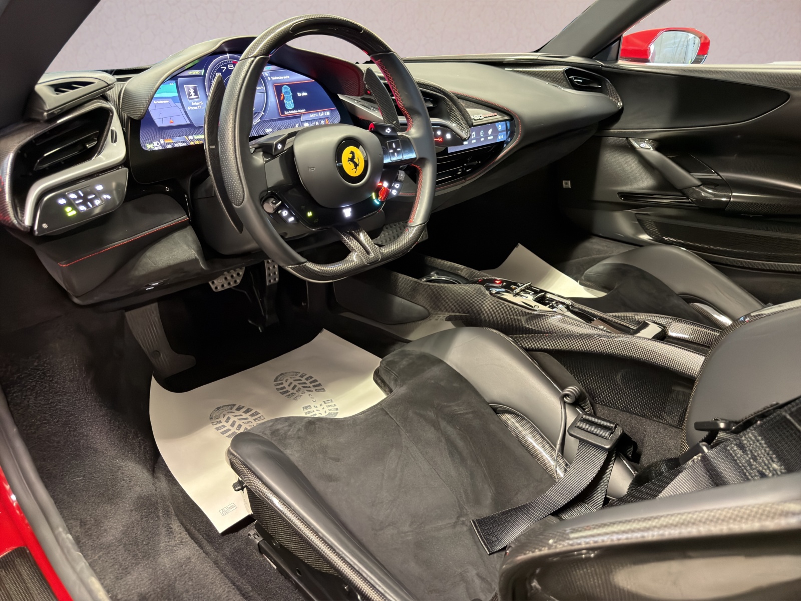 FERRARI SF90 Stradale Assetto-Fiorano-showroom-element-3