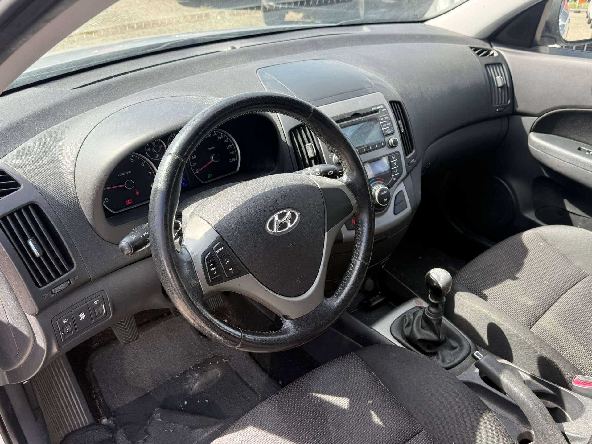 HYUNDAI i30 1.6 Swiss Plus Edition-image-7