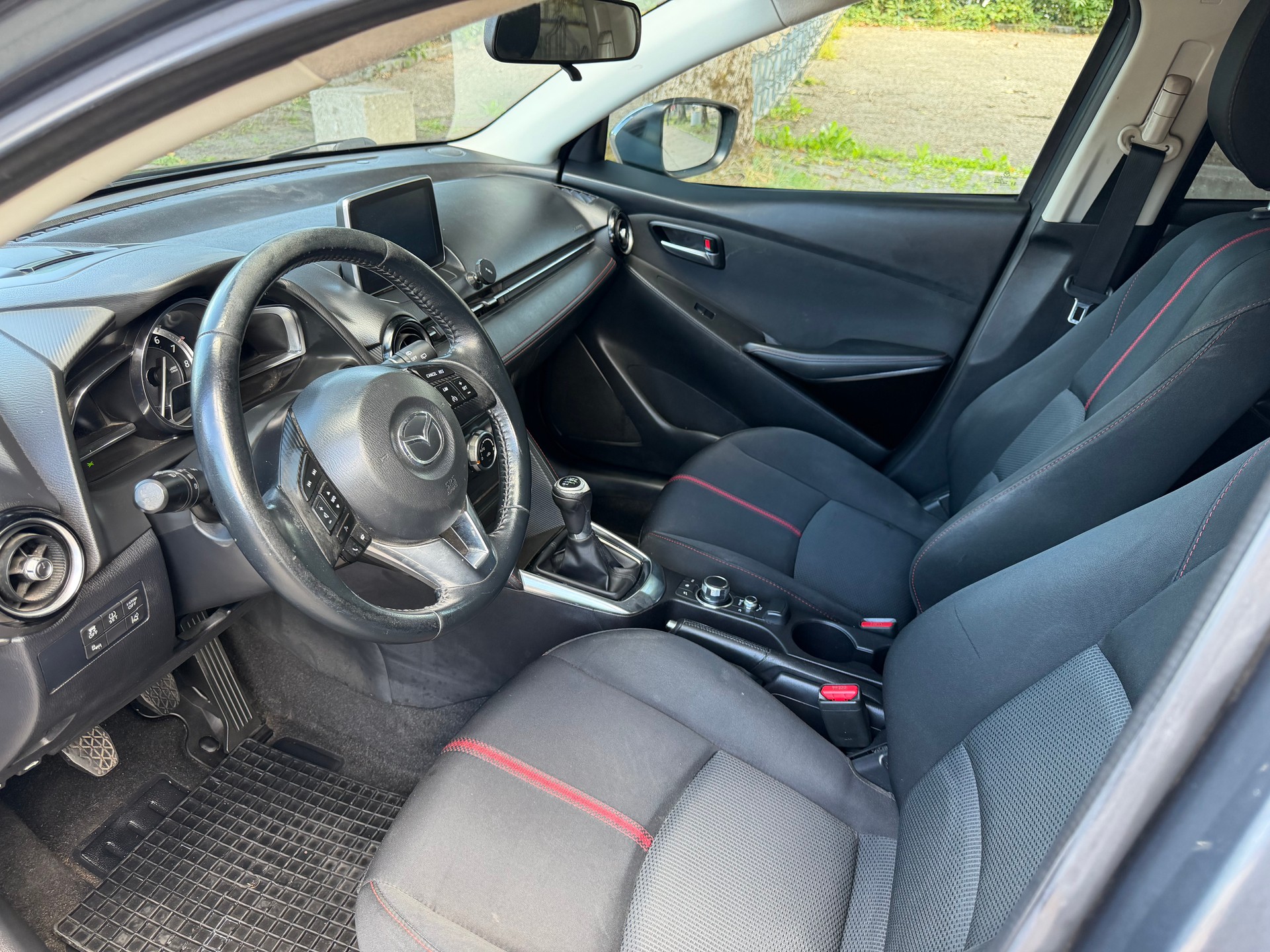 MAZDA 2 1.5i 16V Skyactiv-G Revolution-image-6