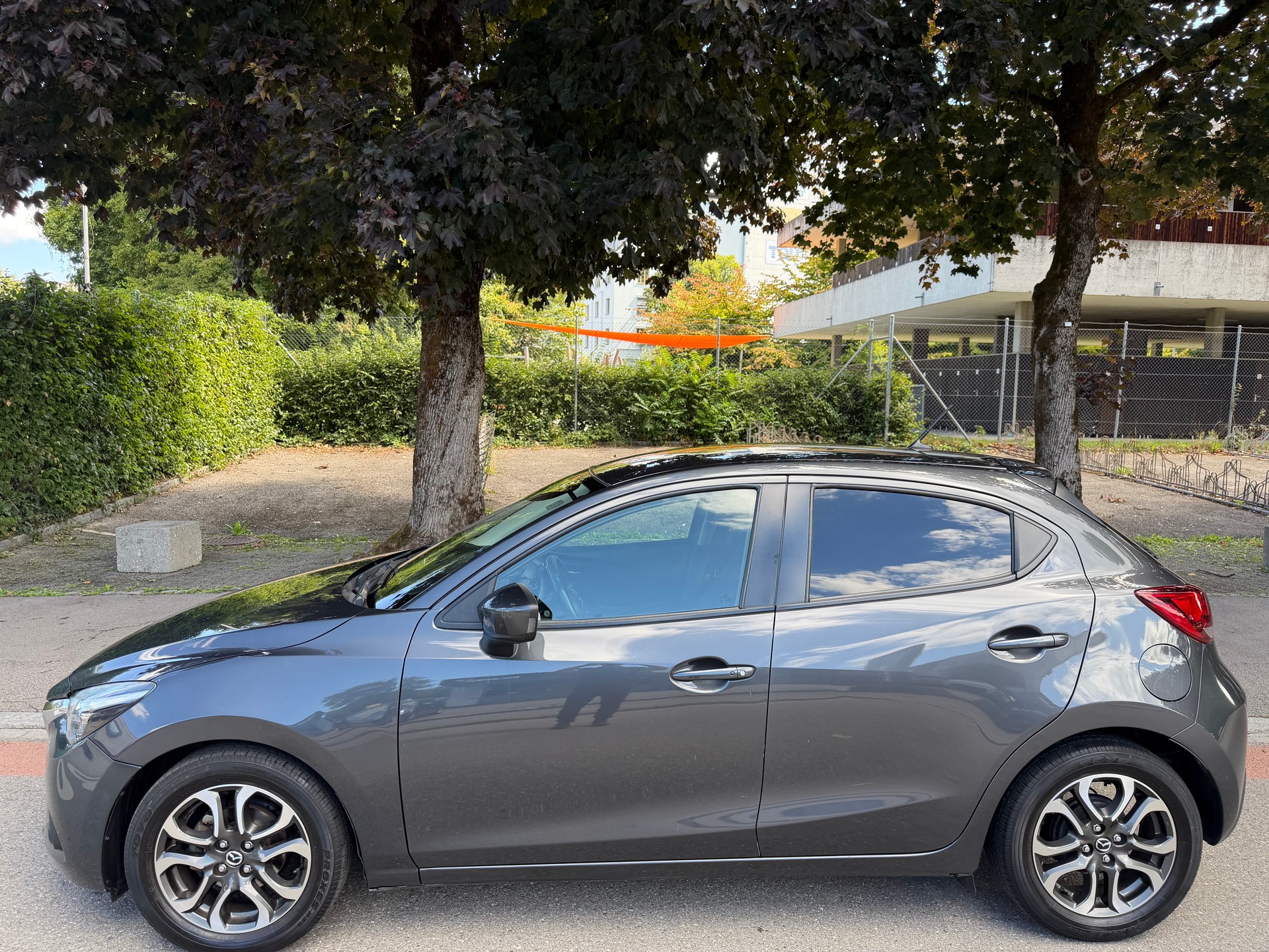MAZDA 2 1.5i 16V Skyactiv-G Revolution-showroom-element-3
