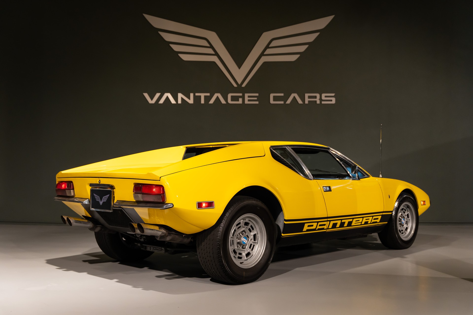 DE TOMASO PANTERA-showroom-element-2