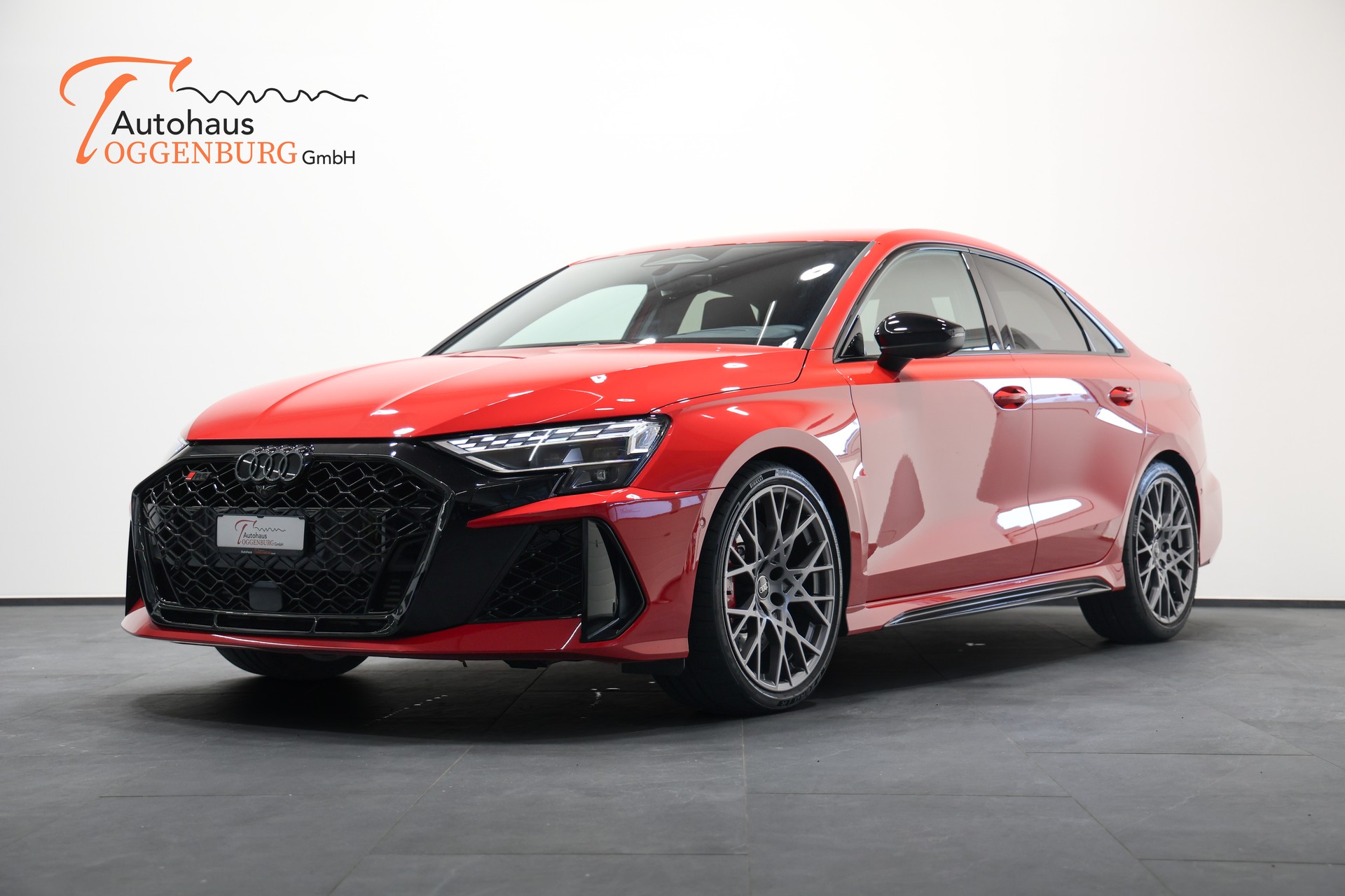 AUDI RS3 Limousine 2.5 TSI quattro S-tronic *Facelift*5 Jahre Werksgarantie*-showroom-element-3