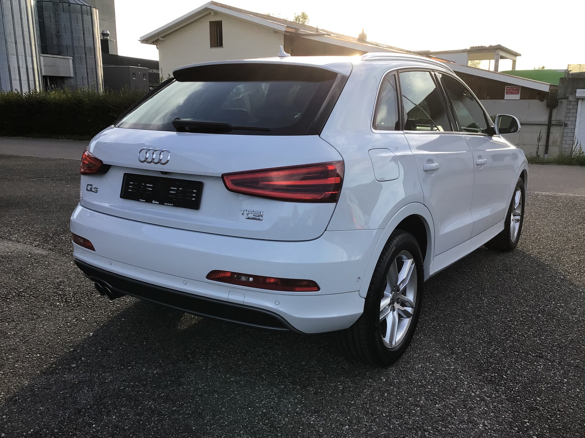 AUDI Q3 2.0 TFSI quattro S-tronic-image-11