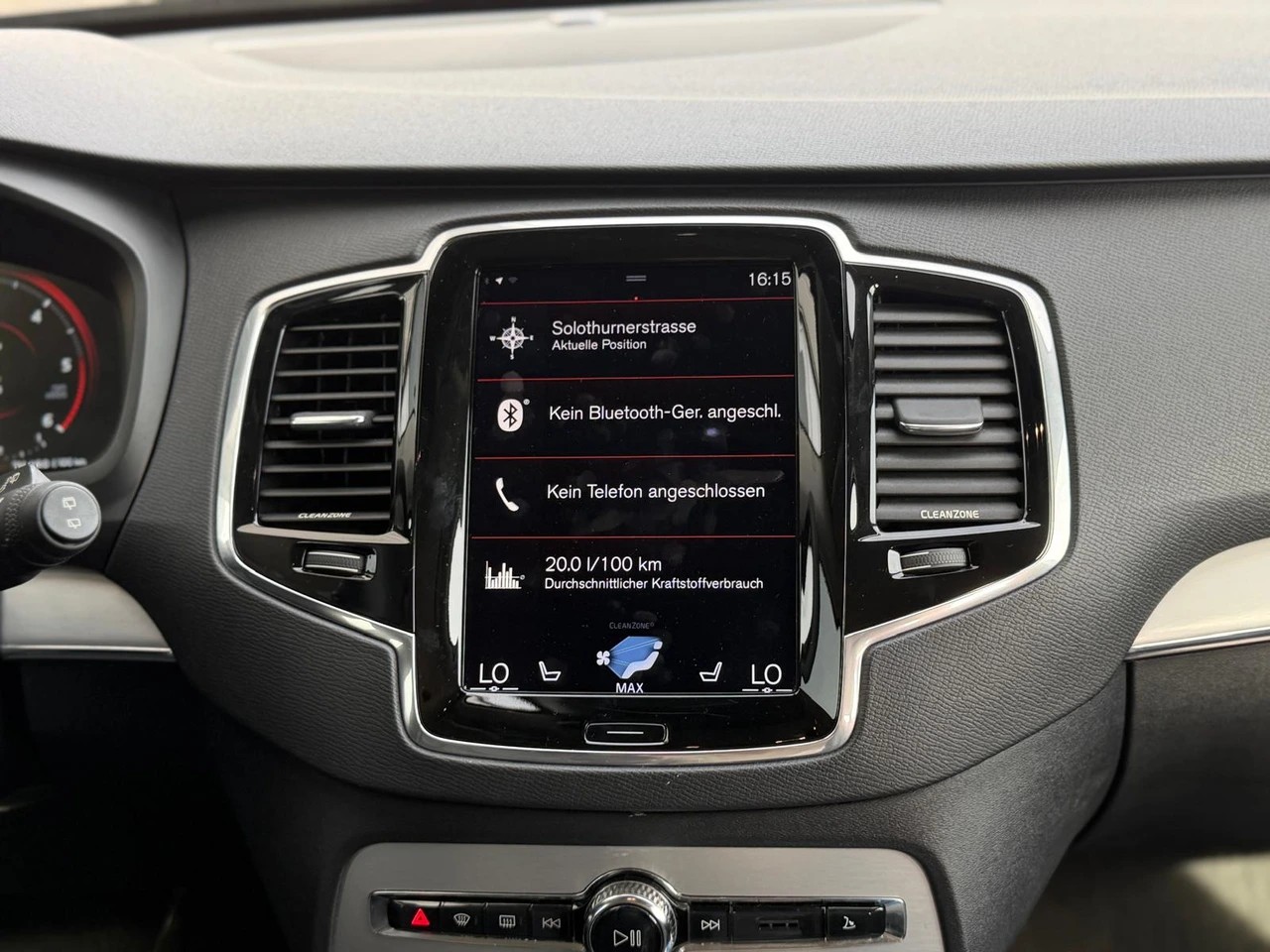 VOLVO XC90 D5 AWD Momentum Geartronic-image-14