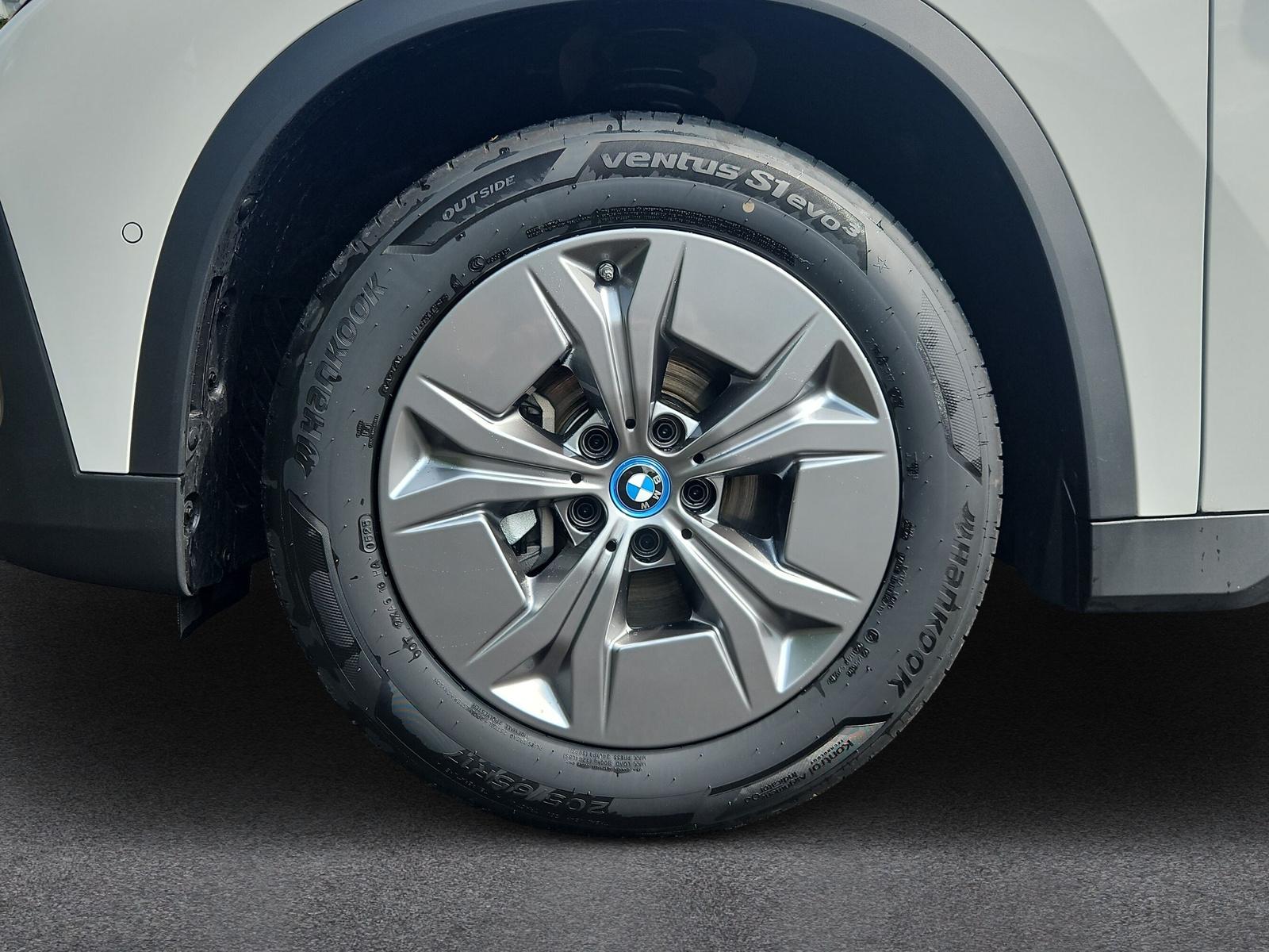 BMW iX1 20 eDrive U11 (CH) AHK 📍 ** Action Leasing à 2.88% Jusqu'au 30.09.2026 **-image-8