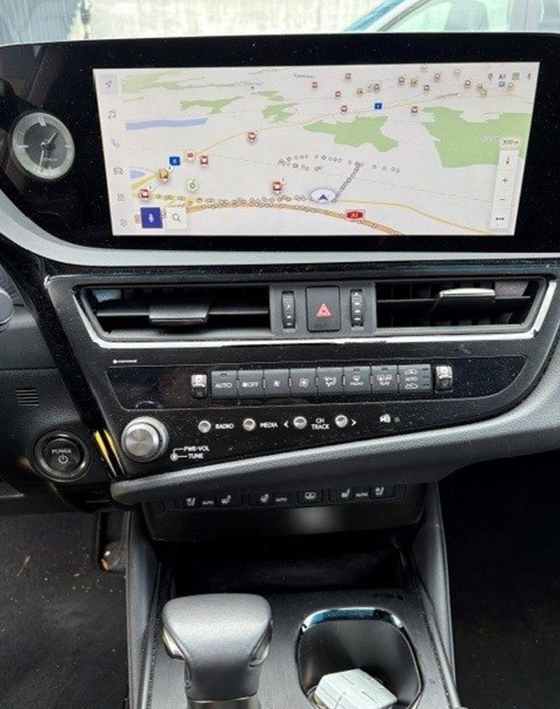 LEXUS 300h Excellence-image-5