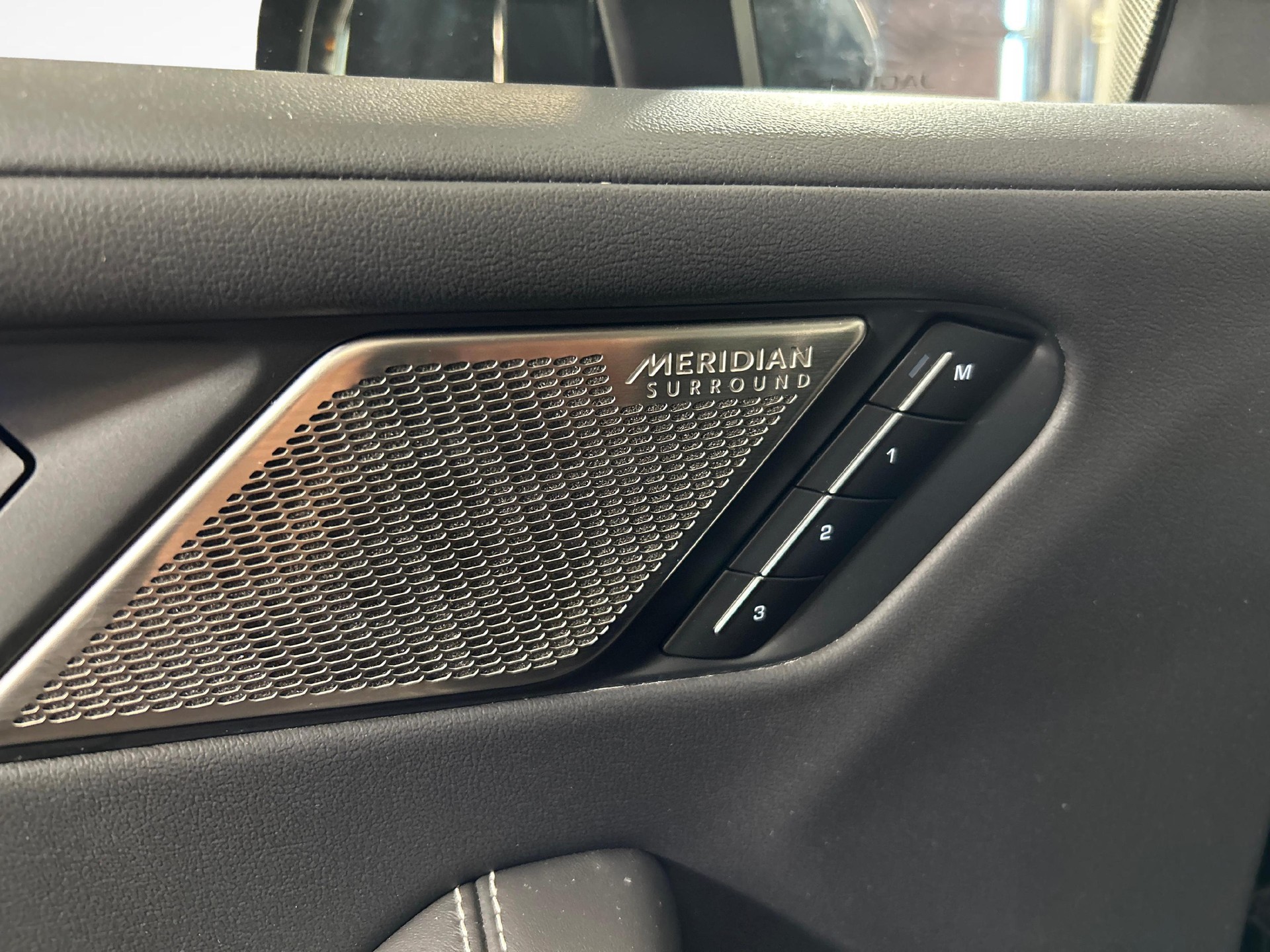 JAGUAR I-Pace EV400 HSE AWD-image-16