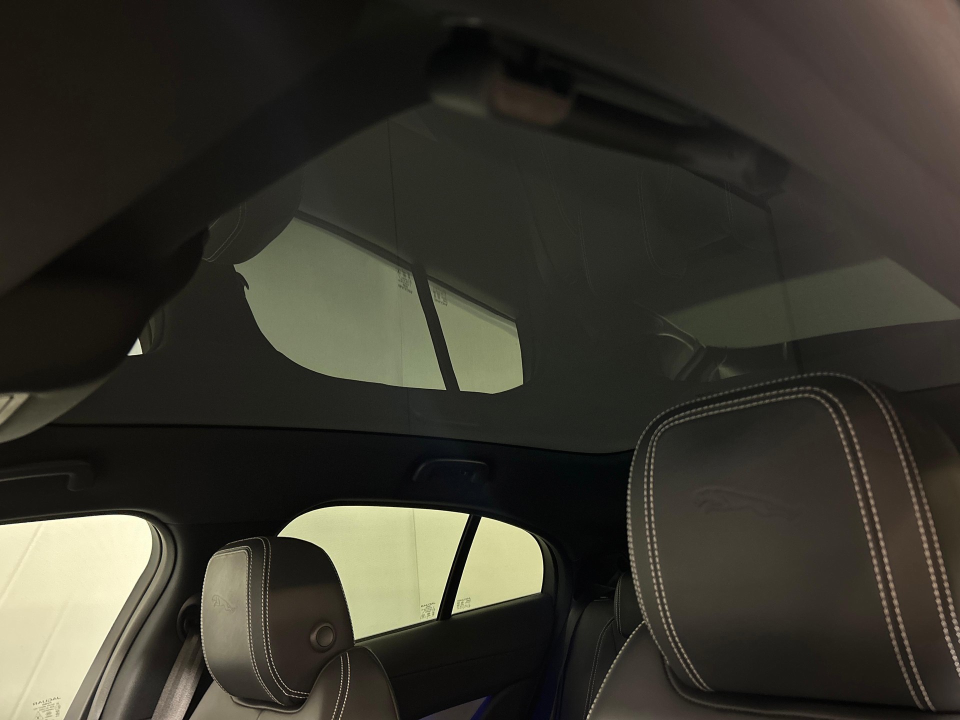 JAGUAR I-Pace EV400 HSE AWD-image-17
