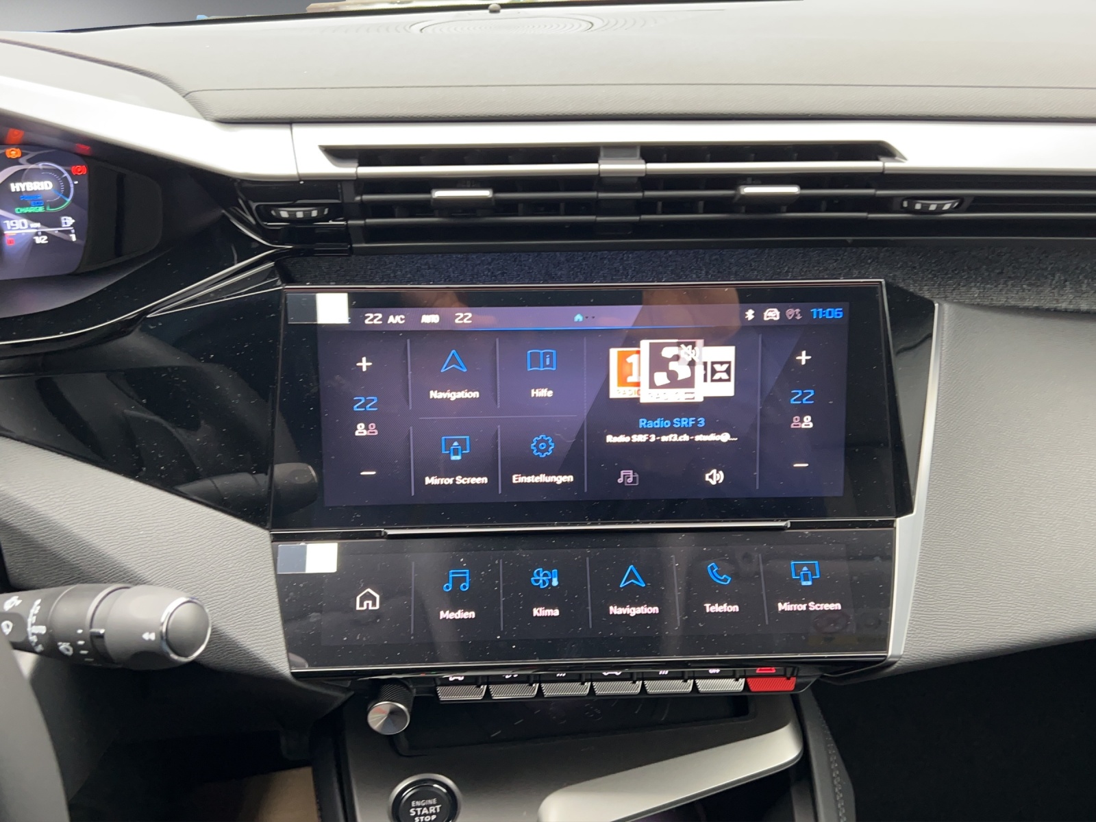 PEUGEOT 408 1.6 PHEV 180 Allure Pack-image-6