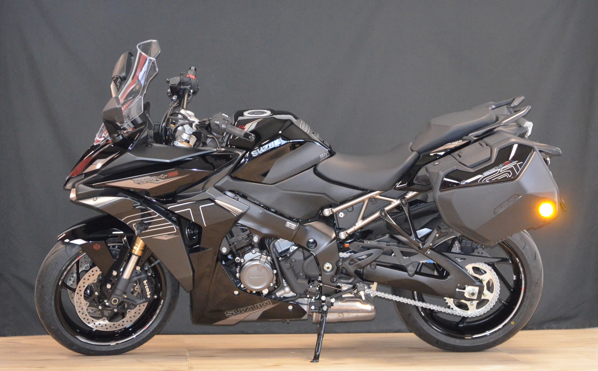 SUZUKI GSX-S 1000 GT Travel-image-2
