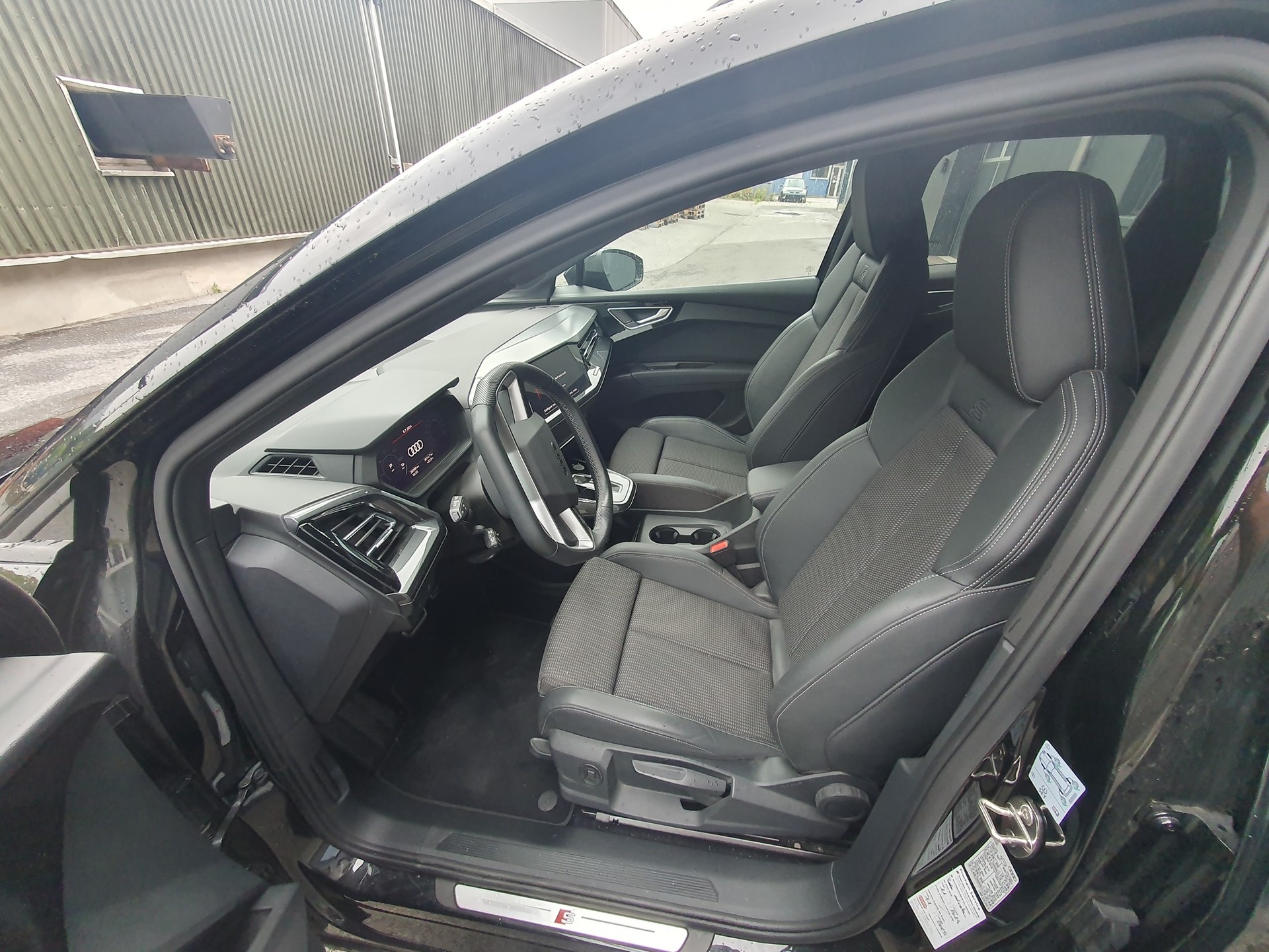 AUDI Q4 e-tron 45 quattro-image-3