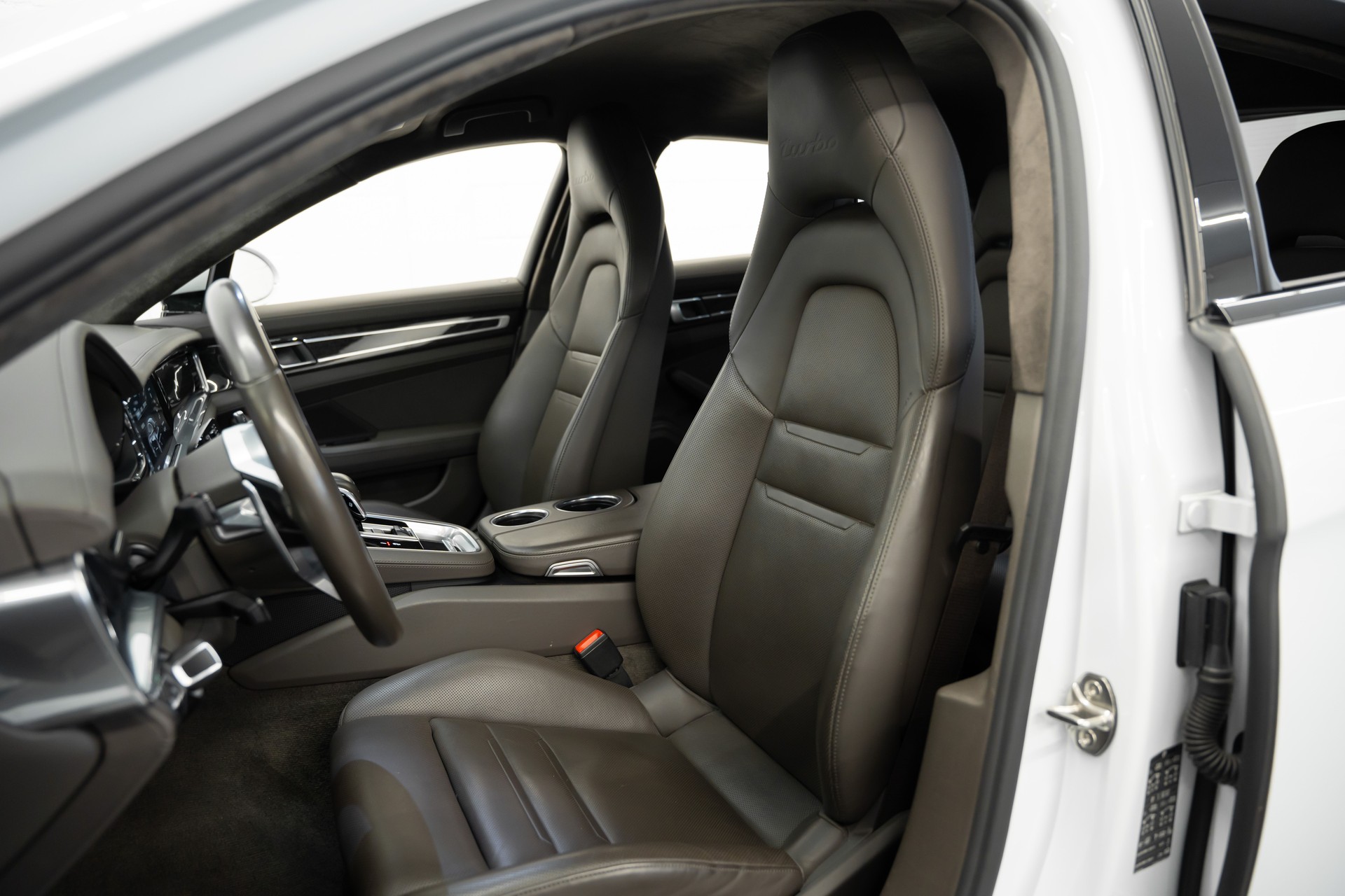 PORSCHE Panamera Turbo PDK-image-4