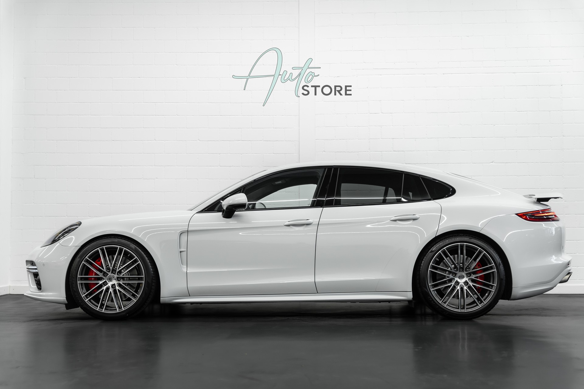 PORSCHE Panamera Turbo PDK-showroom-element-2