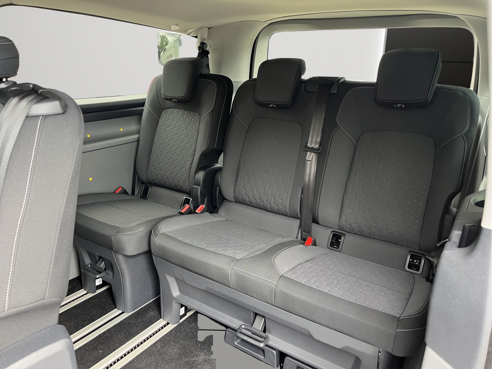 FORD Tourneo Bus 340 L2H1 82,5kWh Titanium-image-8