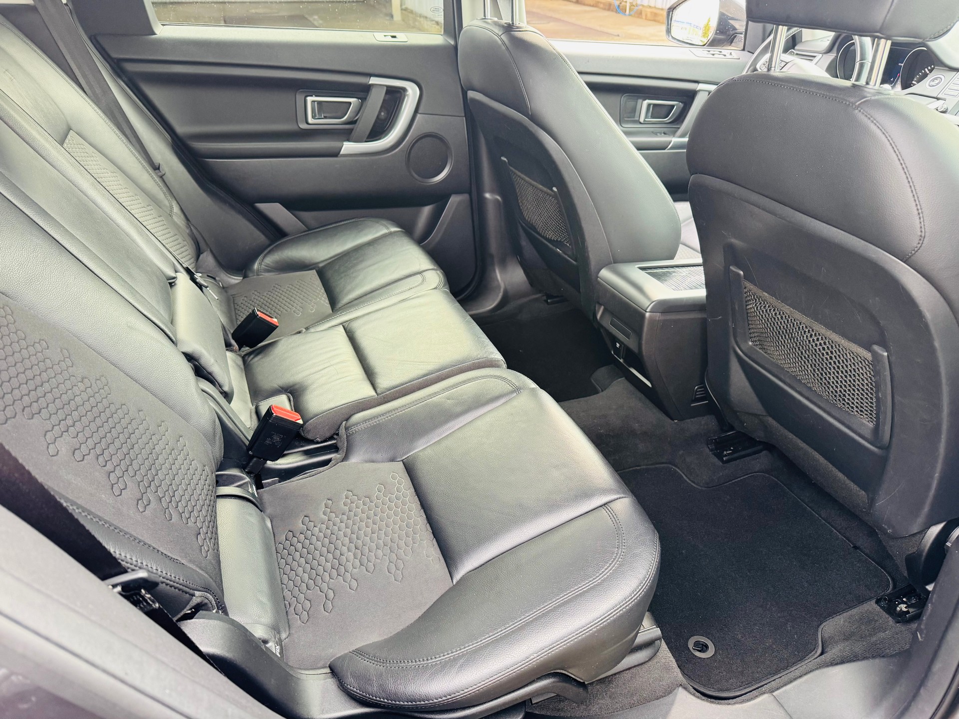 LAND ROVER Discovery Sport 2.0 TD4 SE AT9-image-7