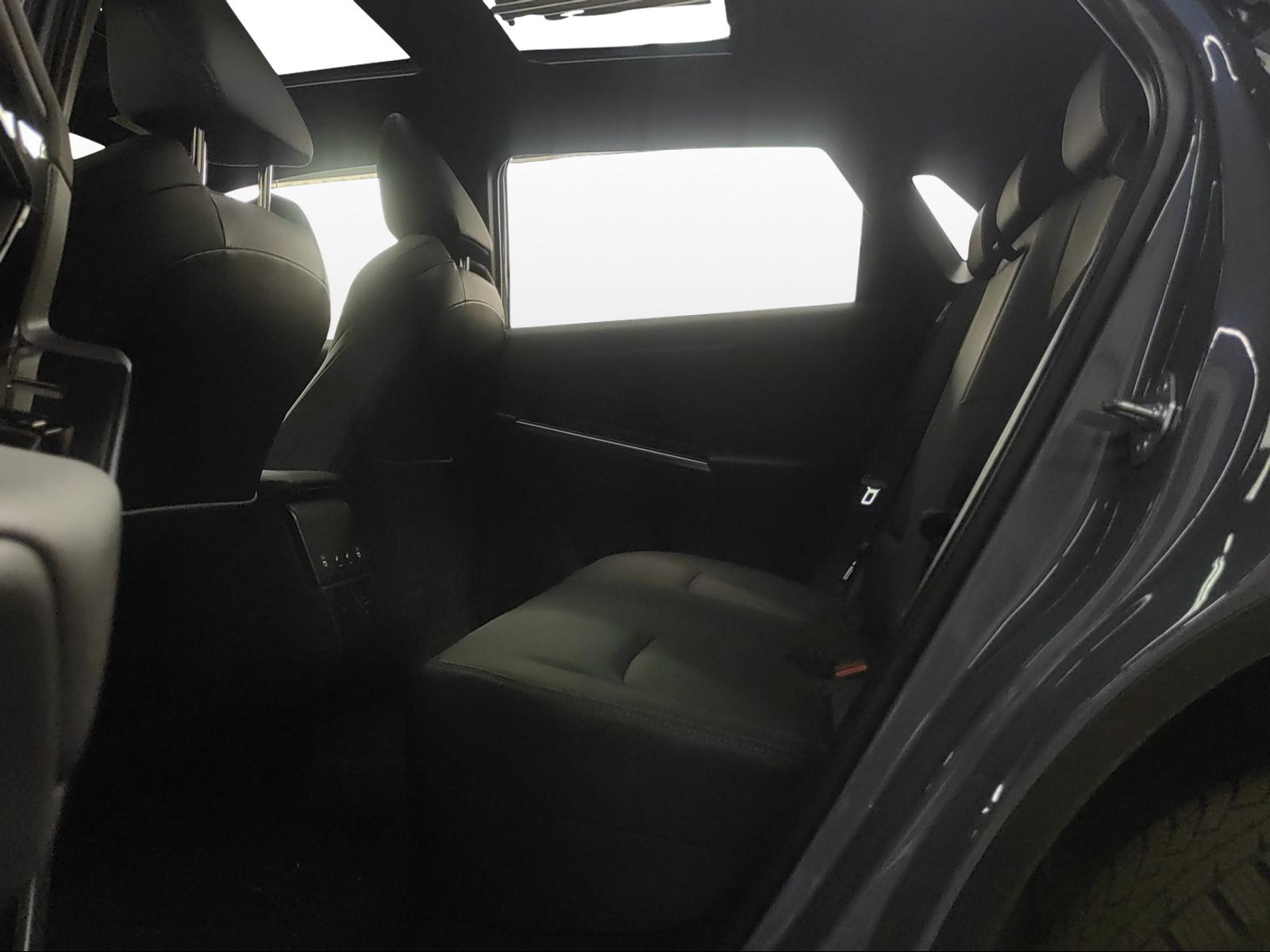 SUBARU Solterra eV Luxury AWD-image-9