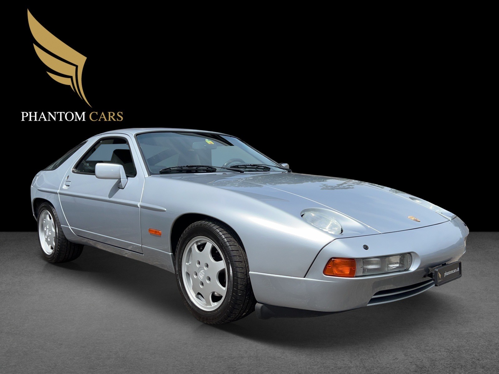 PORSCHE 928 GT-showroom-element-1