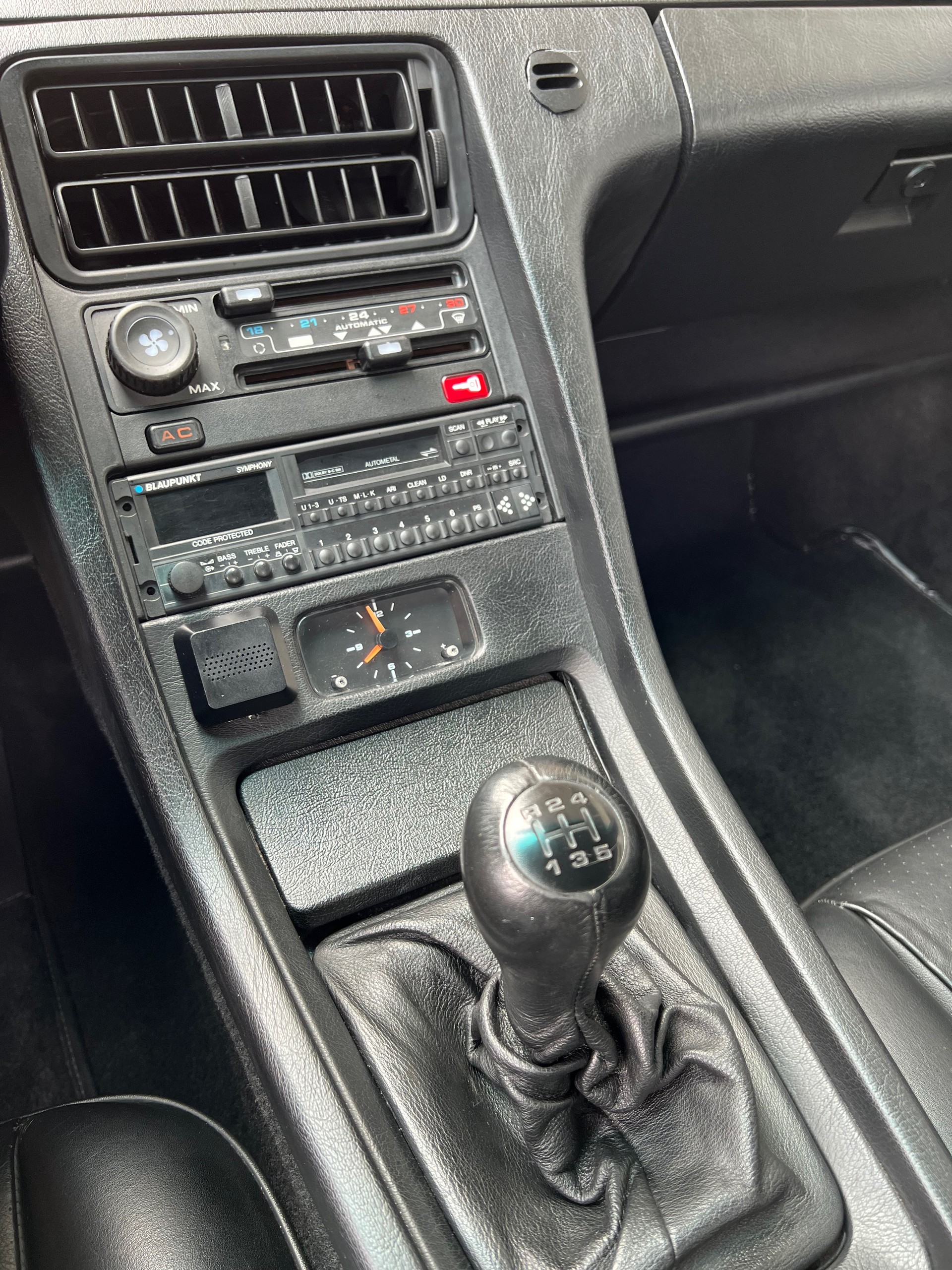 PORSCHE 928 GT-image-17